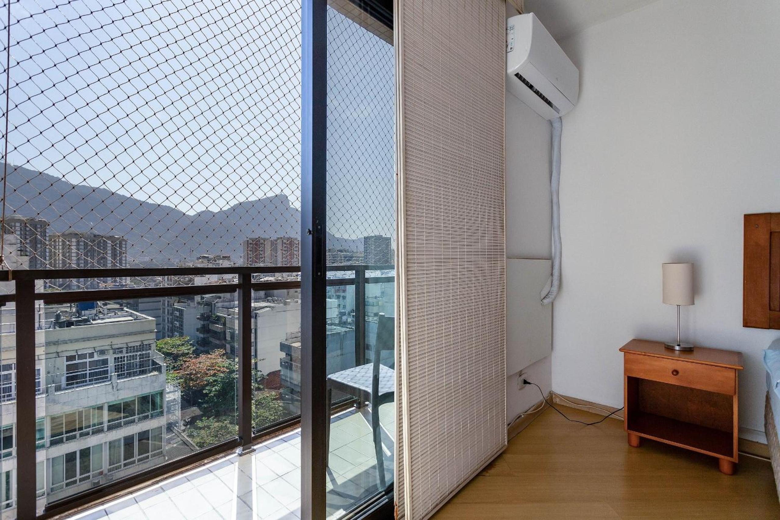 (1006) Apartment with 2 Suites and View of Christ
