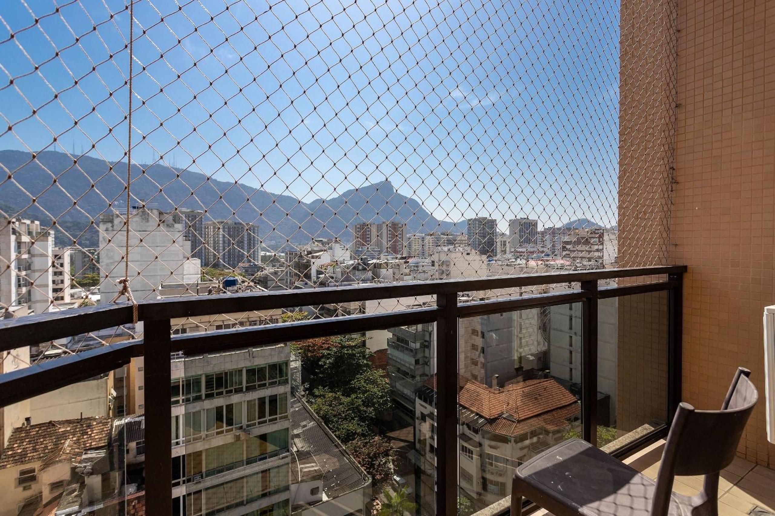 (1006) Apartment with 2 Suites and View of Christ