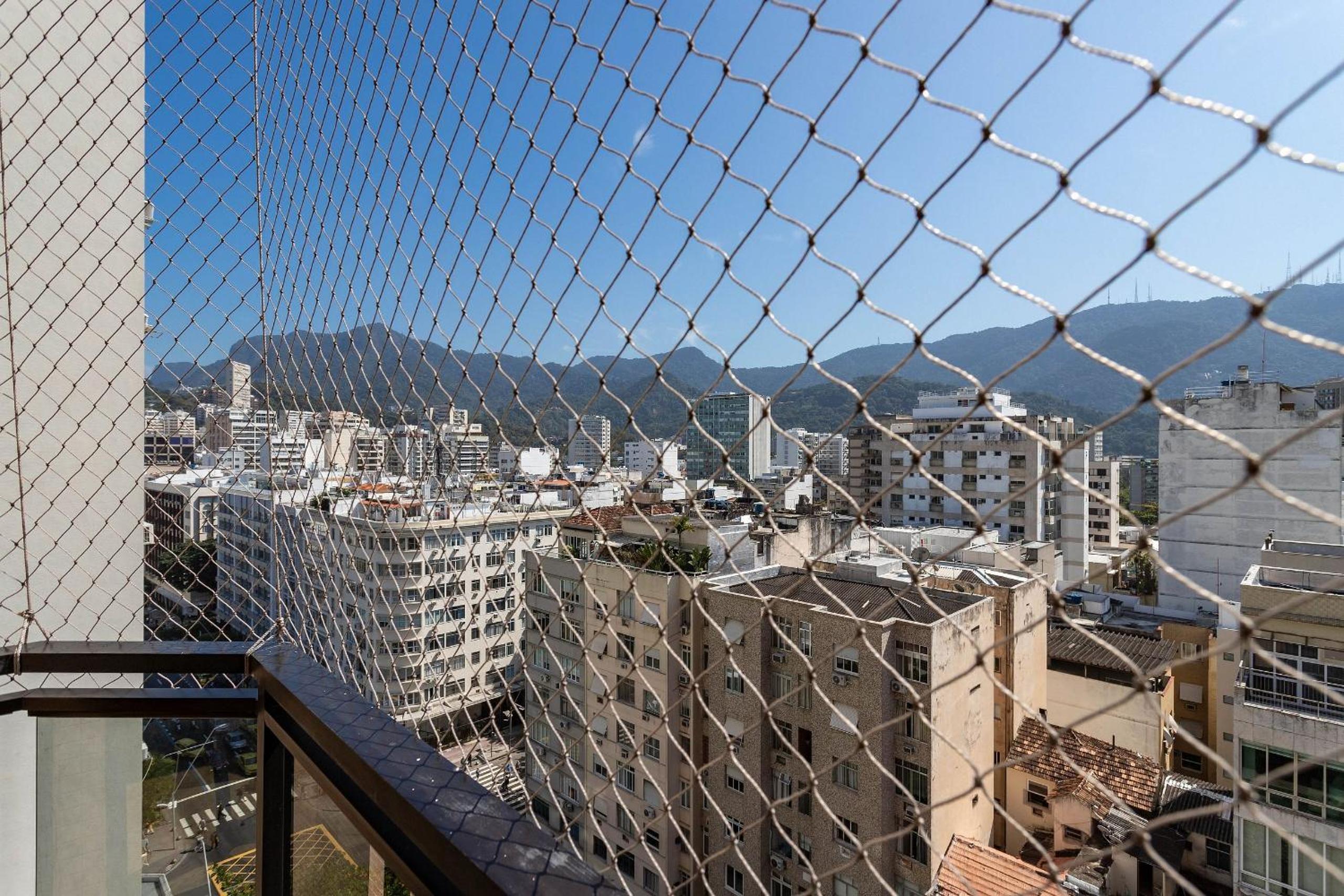 (1006) Apartment with 2 Suites and View of Christ