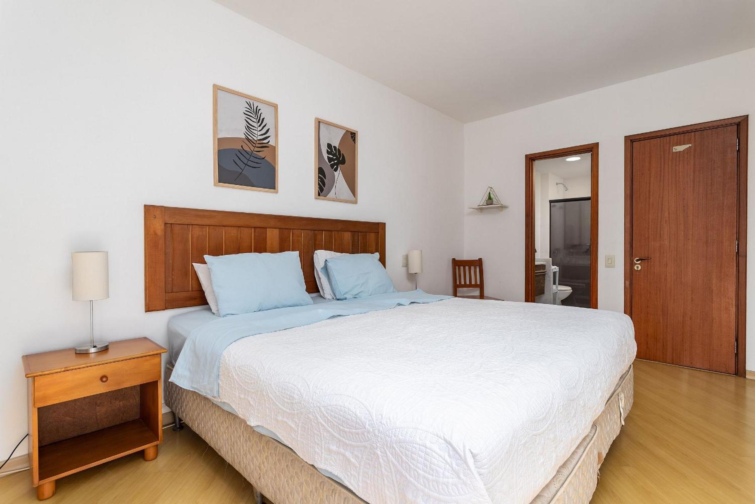 (1006) Apartment with 2 Suites and View of Christ