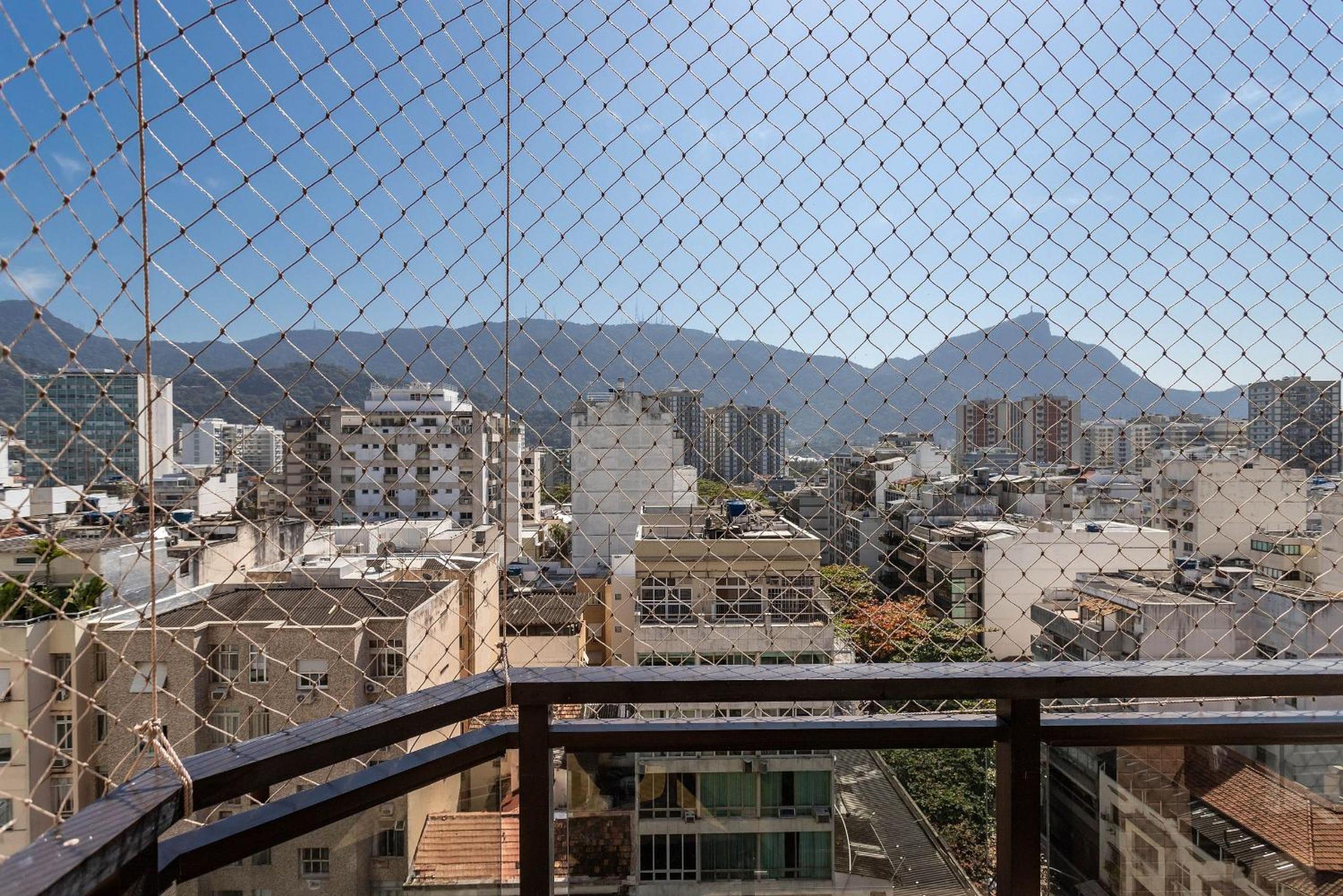 (1006) Apartment with 2 Suites and View of Christ