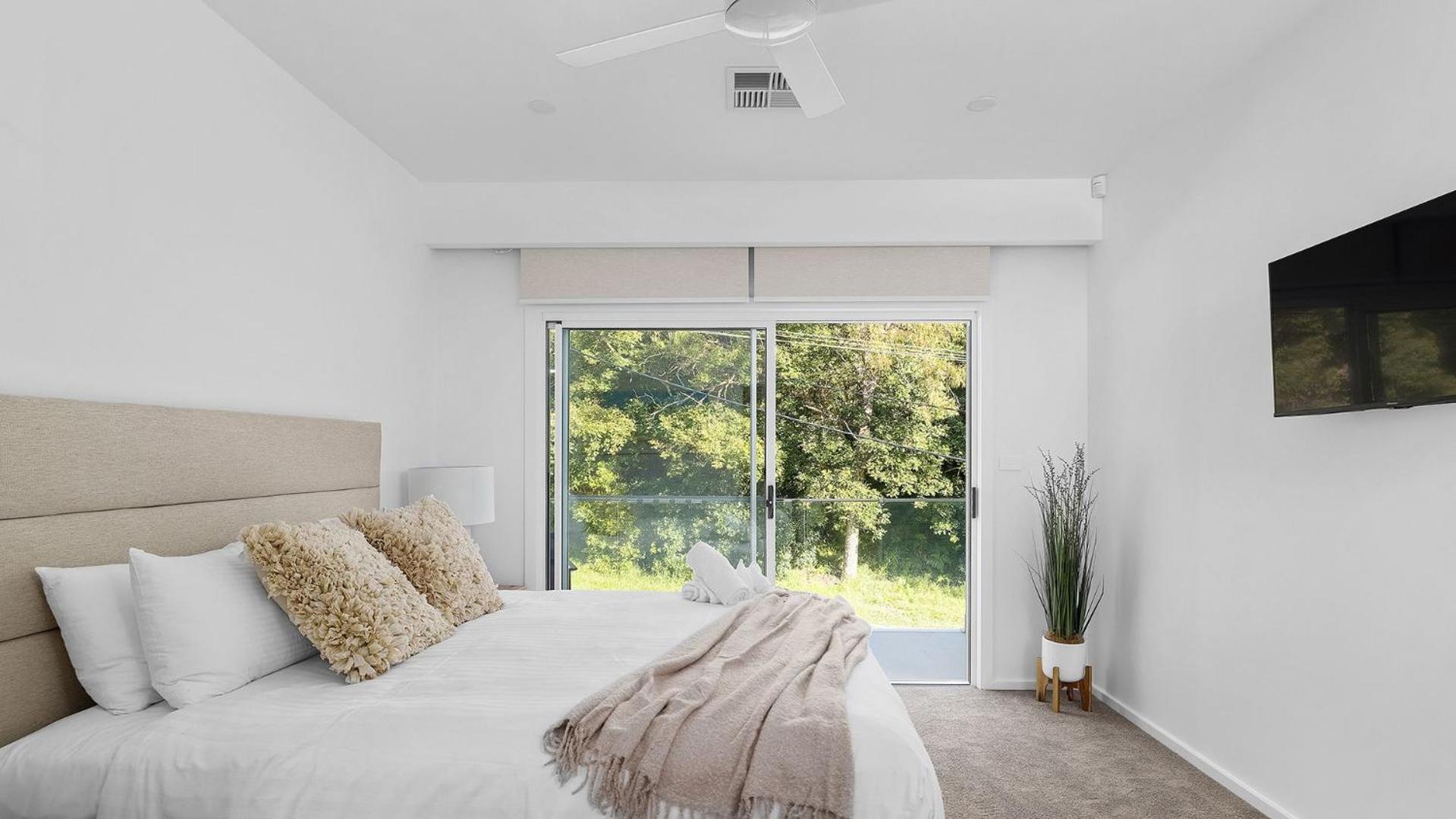 Hideaway 2, 3a Lillian St - filtered water views
