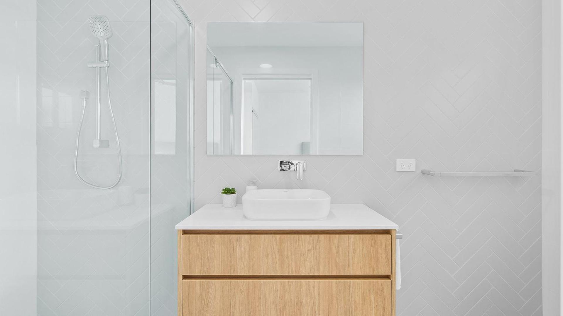 Hideaway 2, 3a Lillian St - filtered water views
