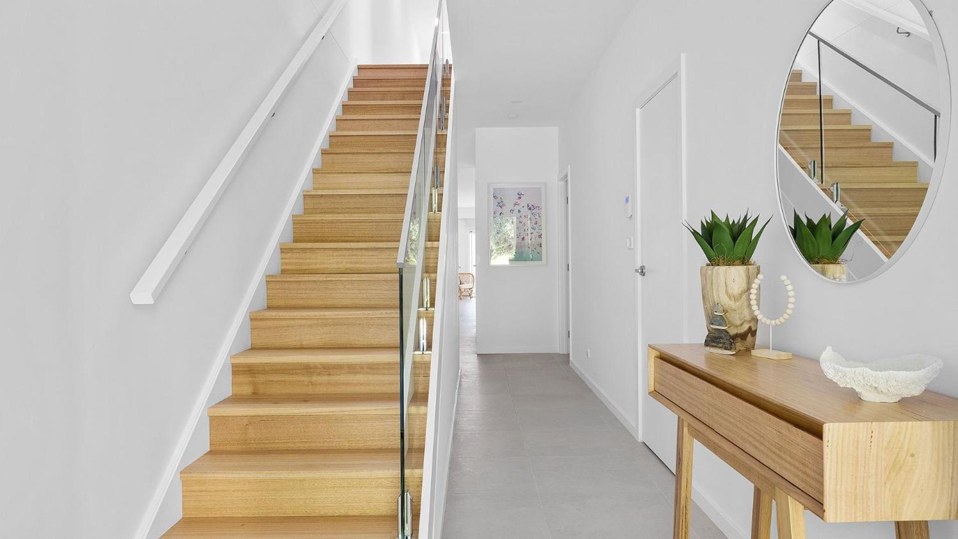 Hideaway 2, 3a Lillian St - filtered water views