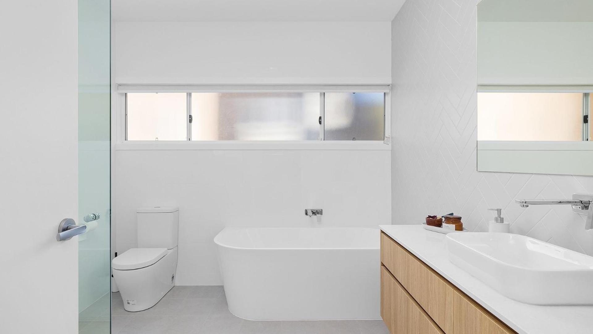 Hideaway 2, 3a Lillian St - filtered water views