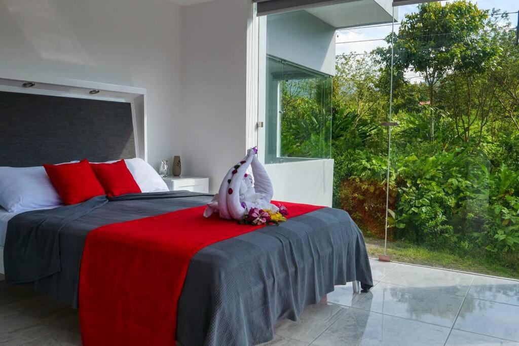 House of Views, King Bed, Volcano View