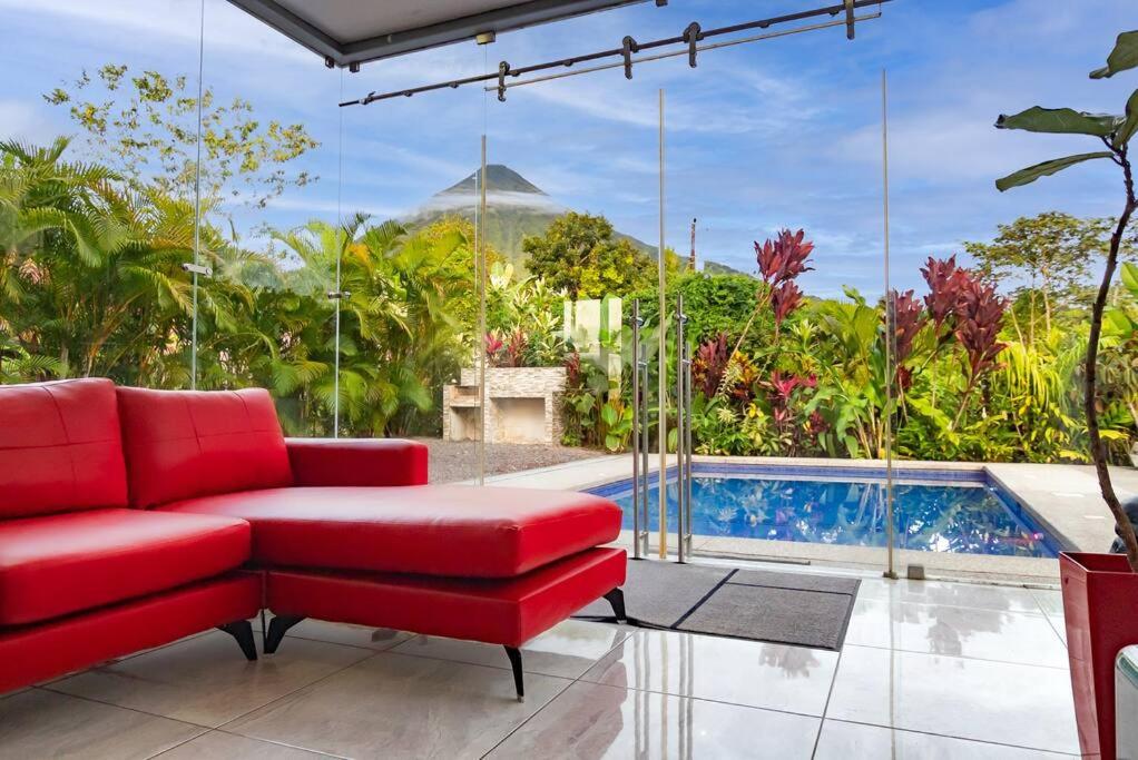 House of Views, King Bed, Volcano View