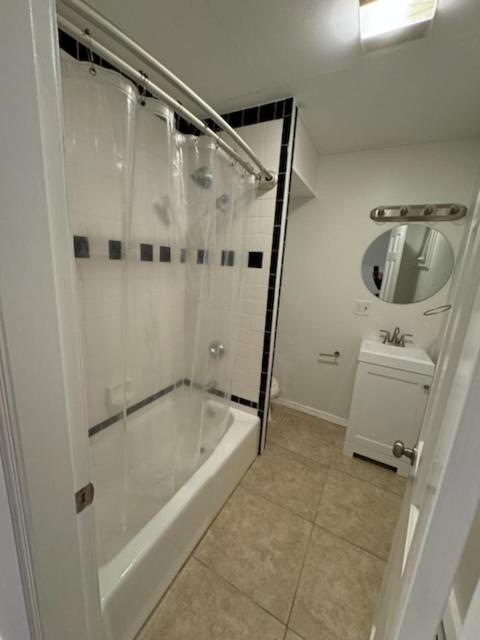 Ultra Cozy Ultra Convenient 2 Bedroom Condo in Salem view 3