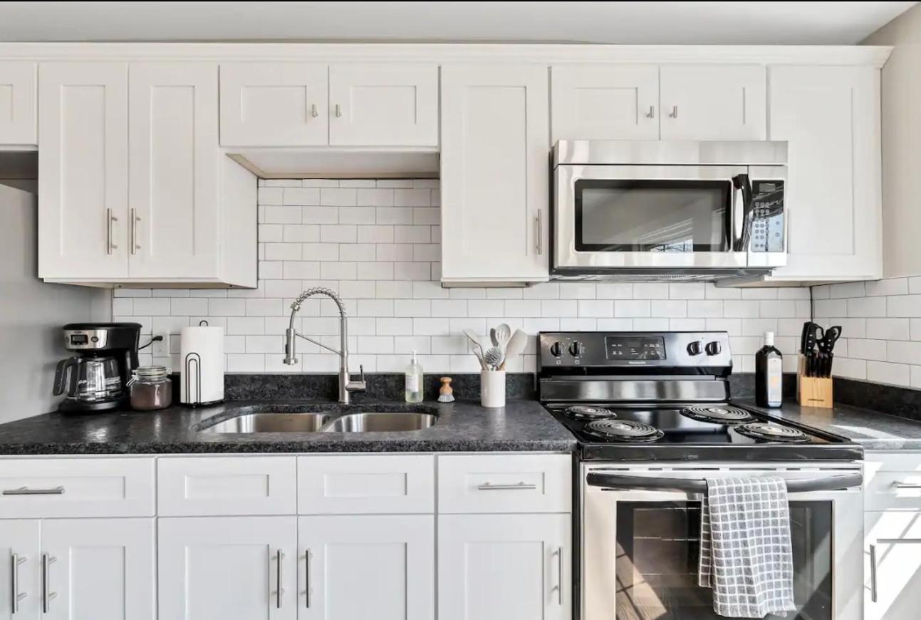 Lavish Flat w King Bed in near DT Food & Shops view 3