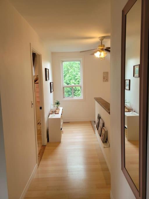 Cozy Farmhouse 10 Minutes From The Beach!