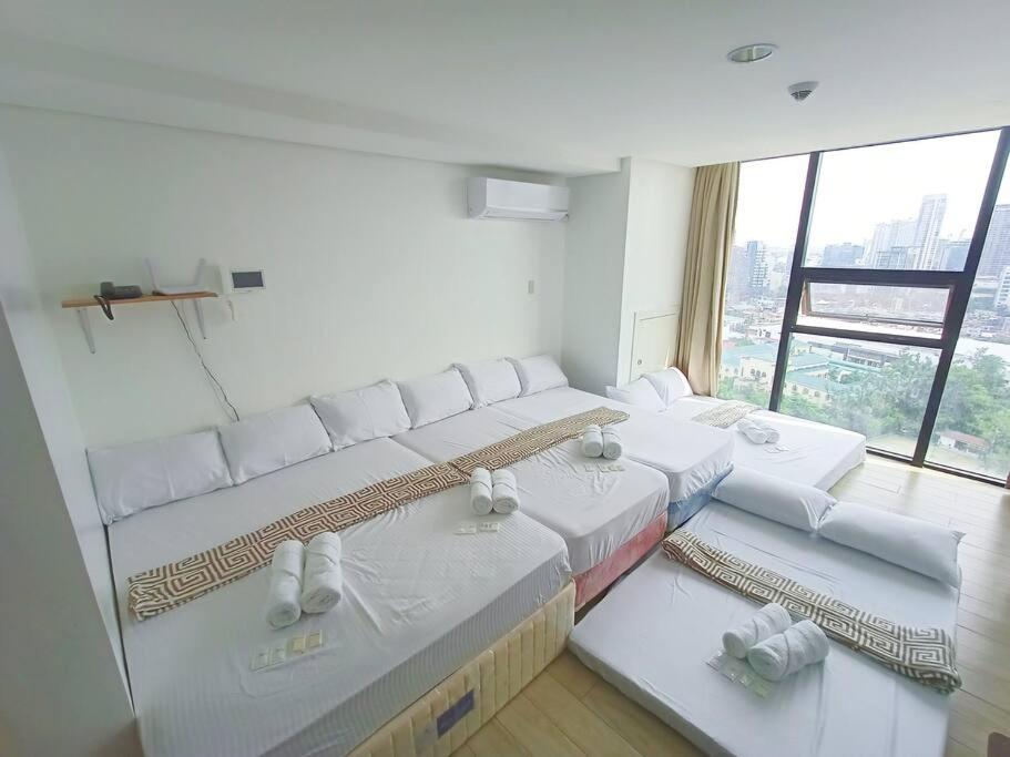 1908 Pool Gym Wi-Fi with Netflix Near Ayala and IT Park view 4