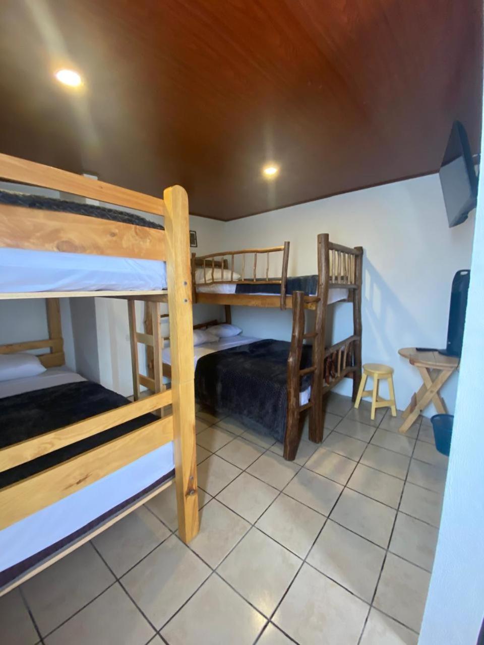 Hotel 17-52