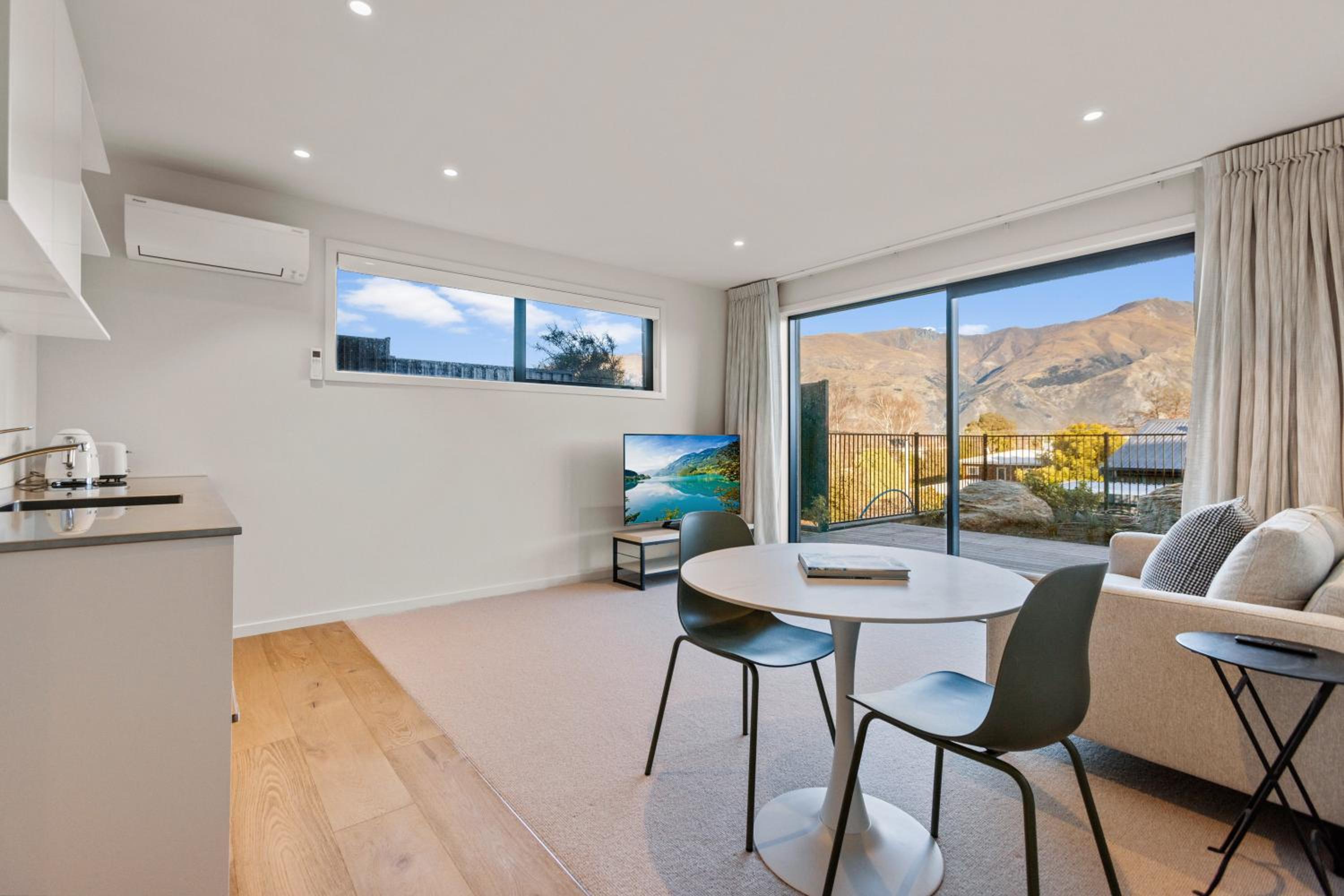 Studio Guest Home with Roys Peak Views view 2