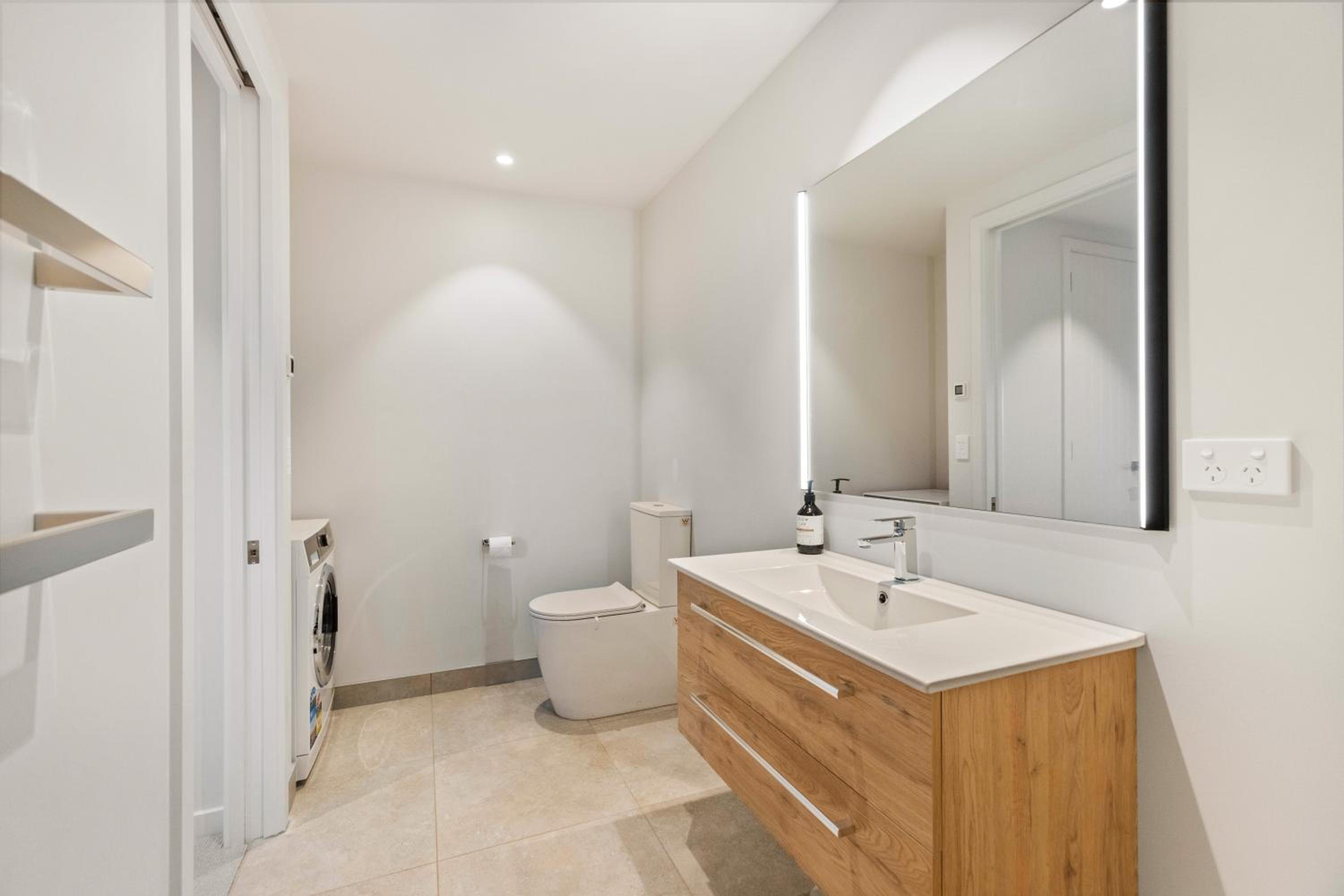 Studio Guest Home with Roys Peak Views view 5