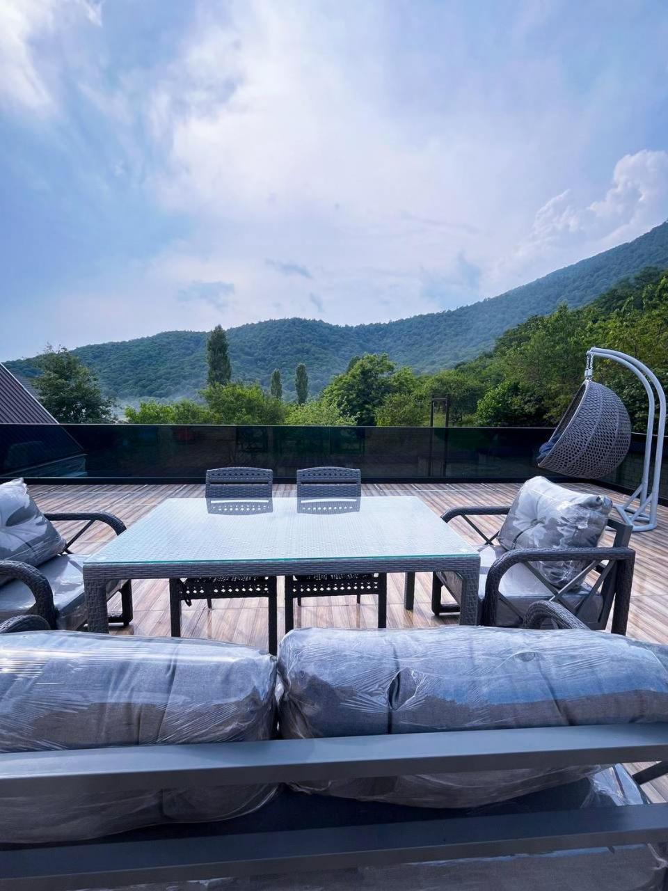 İndoor Hot Pool Mountain View Chalet