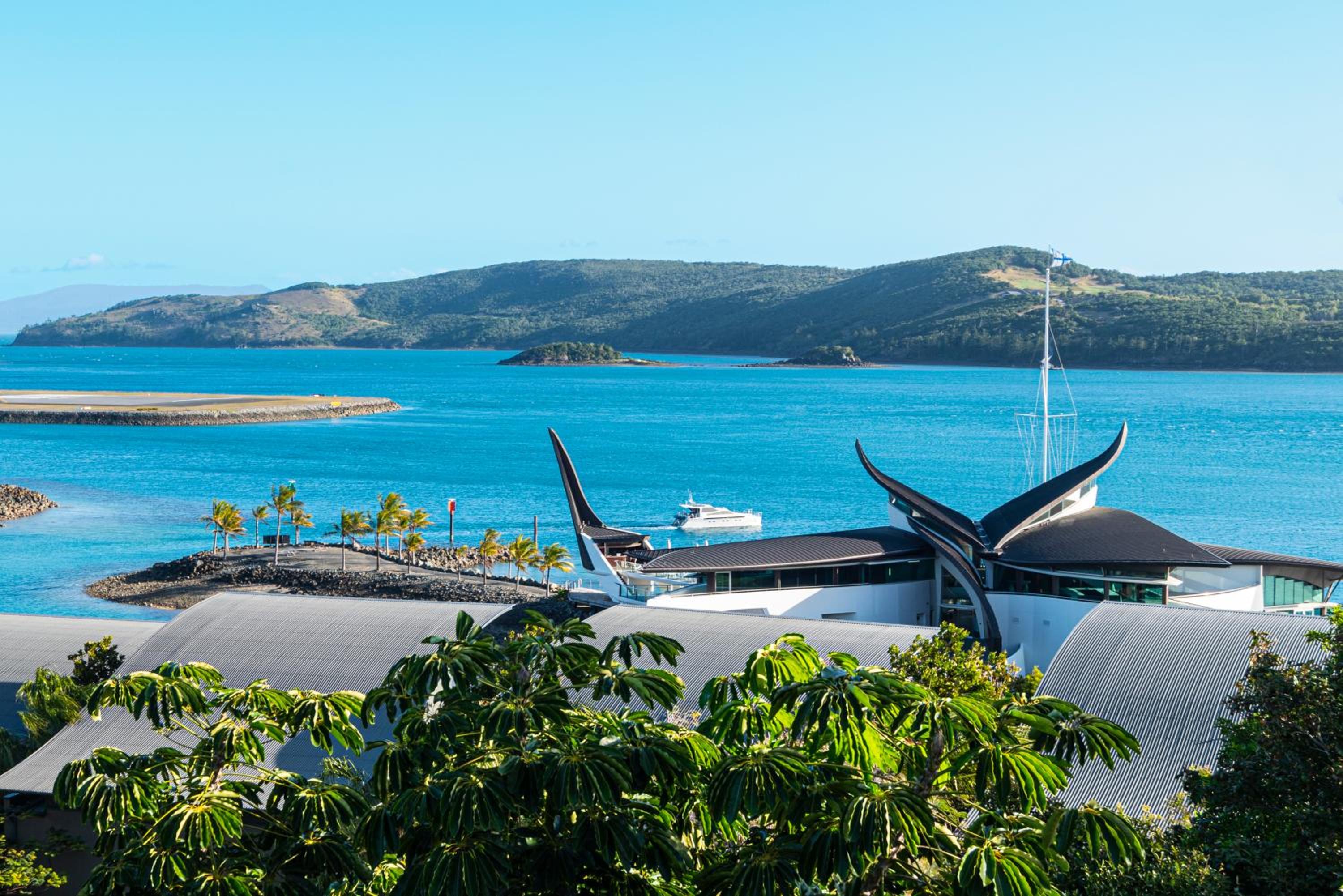 Casuarina 18 Hamilton Island Ocean Views, Golf Buggy & transers