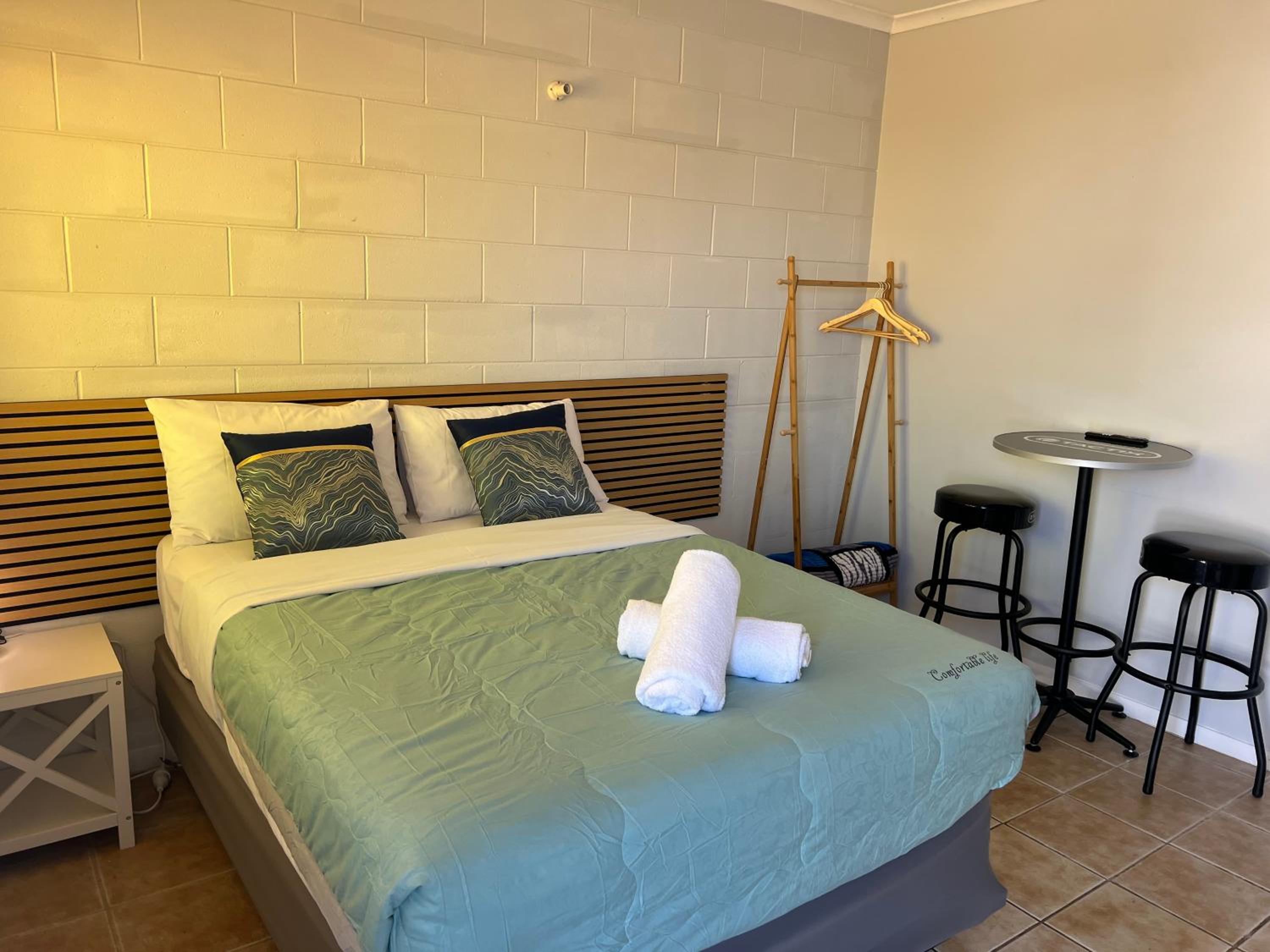 Innisfail Riverfront Motel