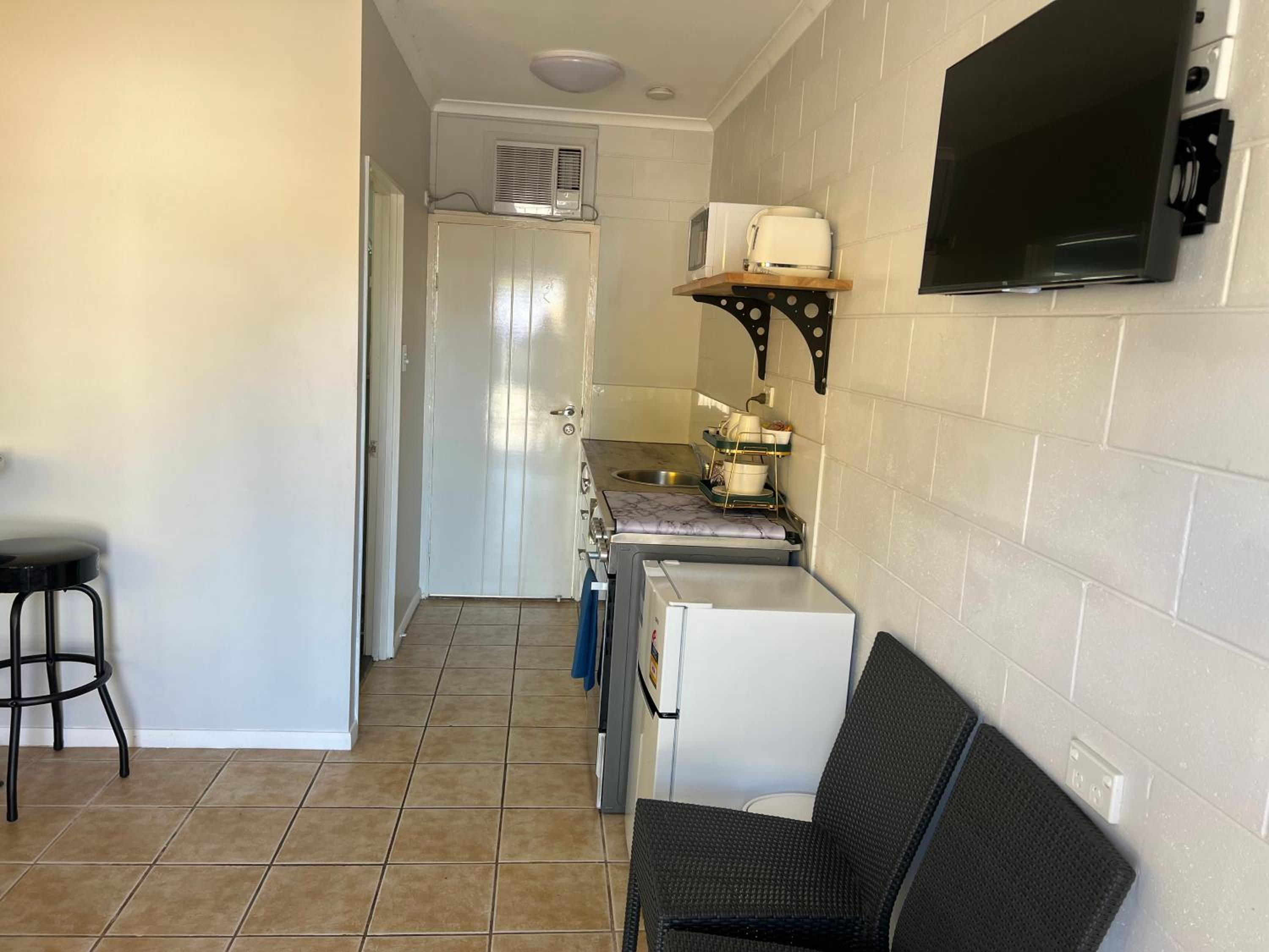 Innisfail Riverfront Motel