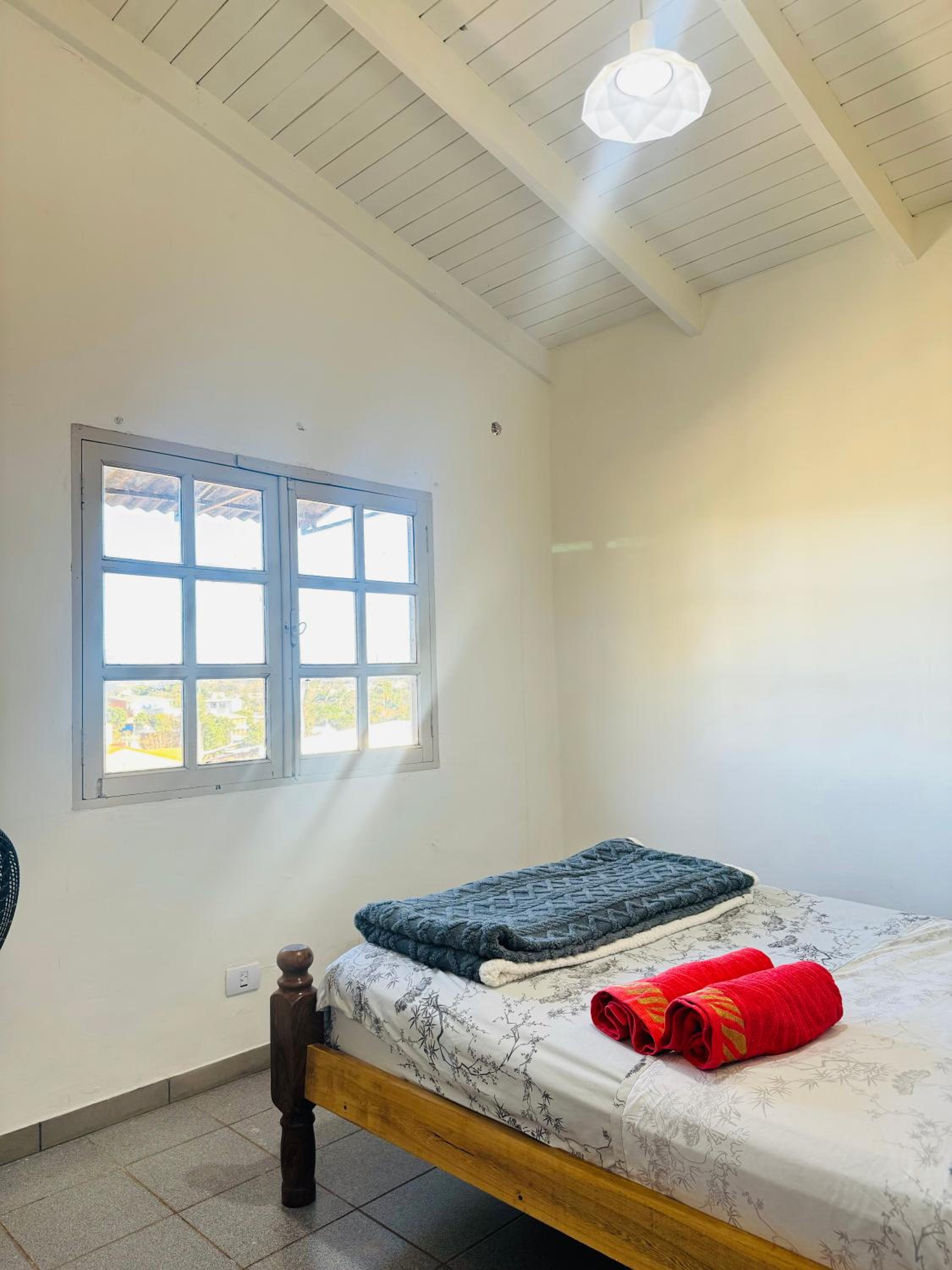 Casa S&G grande con 3 habitaciones, 8 personas, piscina privada, cochera, aire acondicionado, TV, wifi, excelente ubicacion