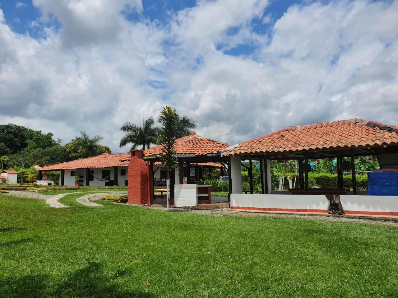 Finca cerca Armenia y al aeropuerto