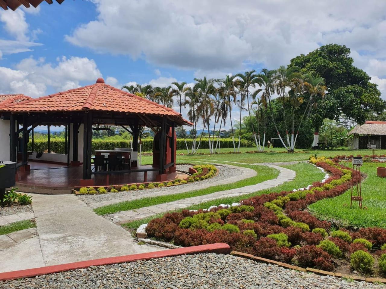 Finca cerca Armenia y al aeropuerto