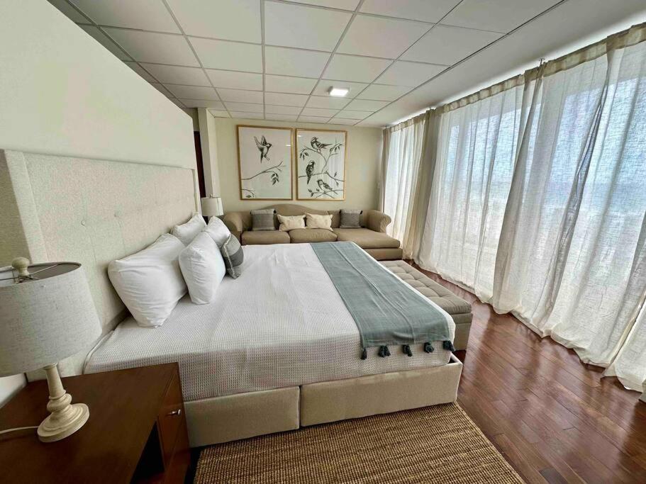 Deluxe Ocean View 3B Villa with Great Location