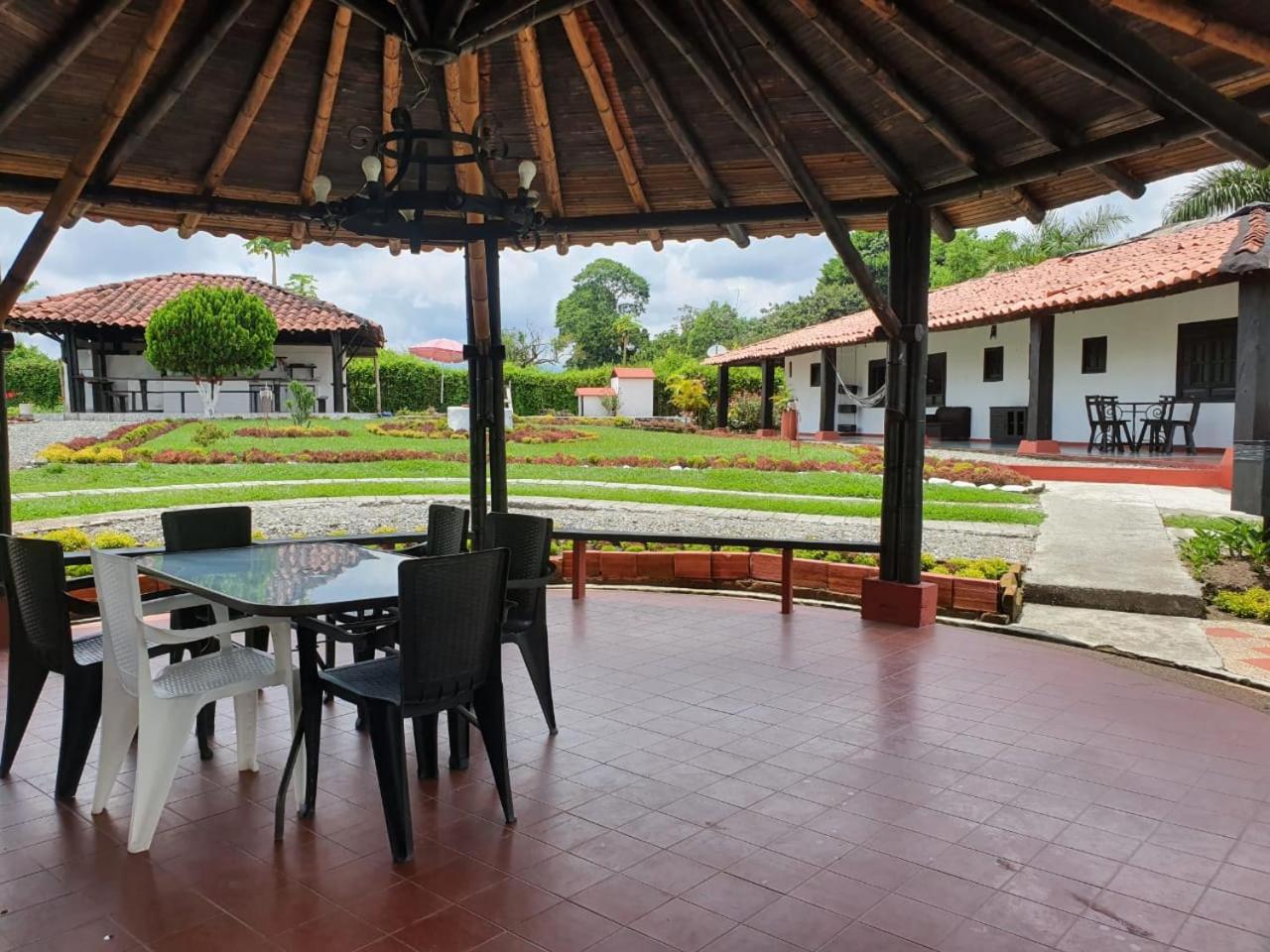 Finca cerca Armenia y al aeropuerto