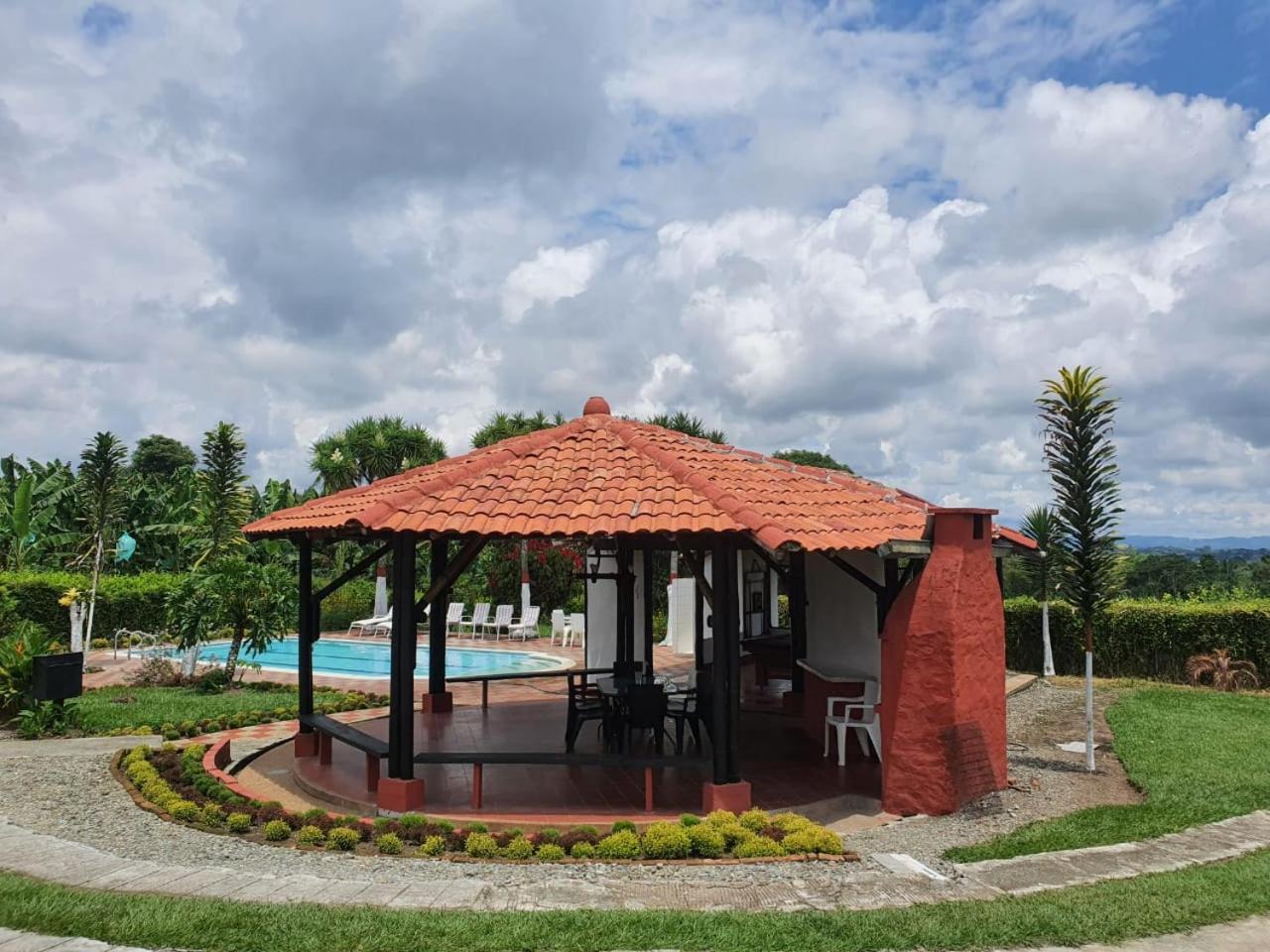 Finca cerca Armenia y al aeropuerto