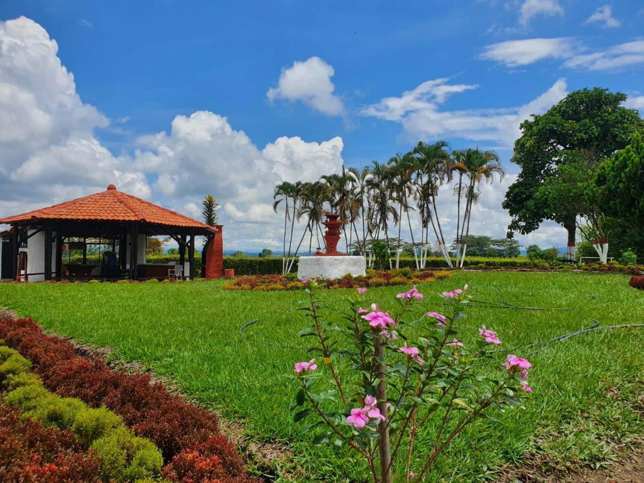 Finca cerca Armenia y al aeropuerto