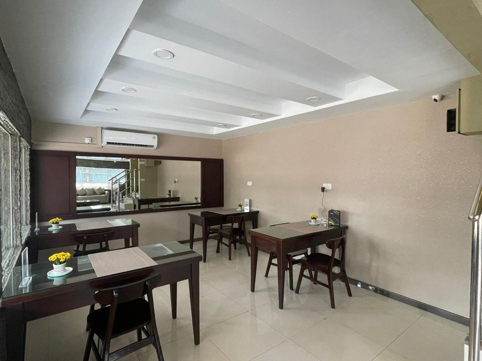 Urbanview Hotel X Ten Harbour Bay Batam