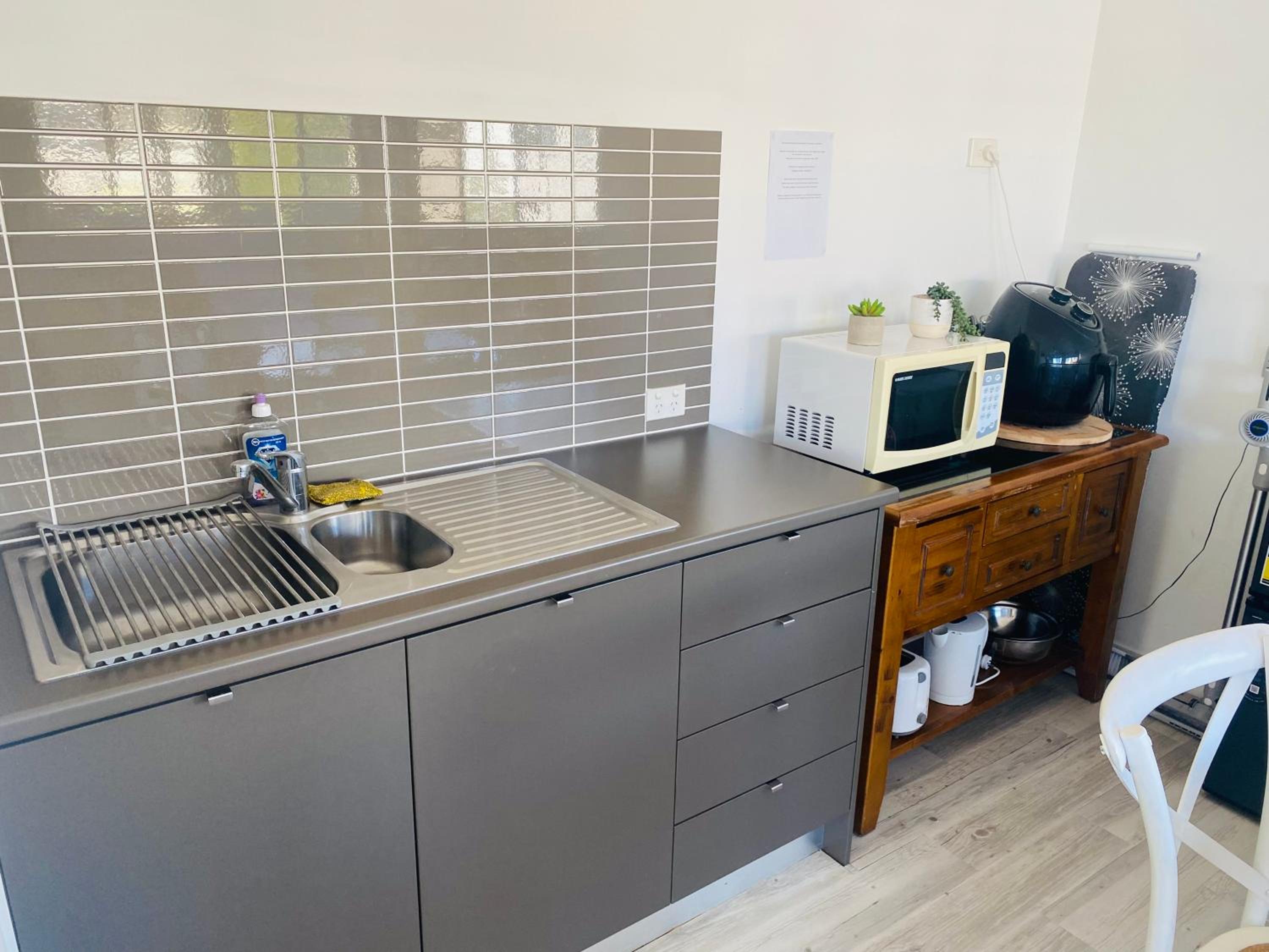 Self contained guest house Gold Coast - sleeps max 4