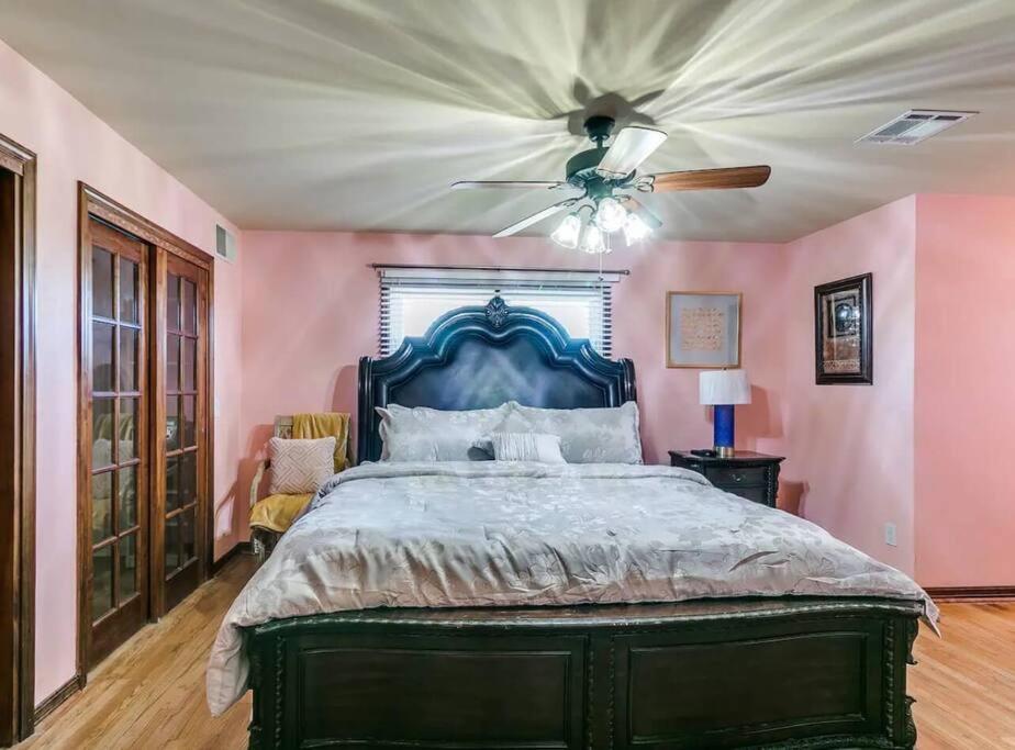7 Bedroom Luxurious retreat with Heated Pool, Hot tub & King Beds view 4