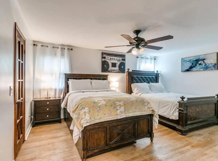 7 Bedroom Luxurious retreat with Heated Pool, Hot tub & King Beds view 5