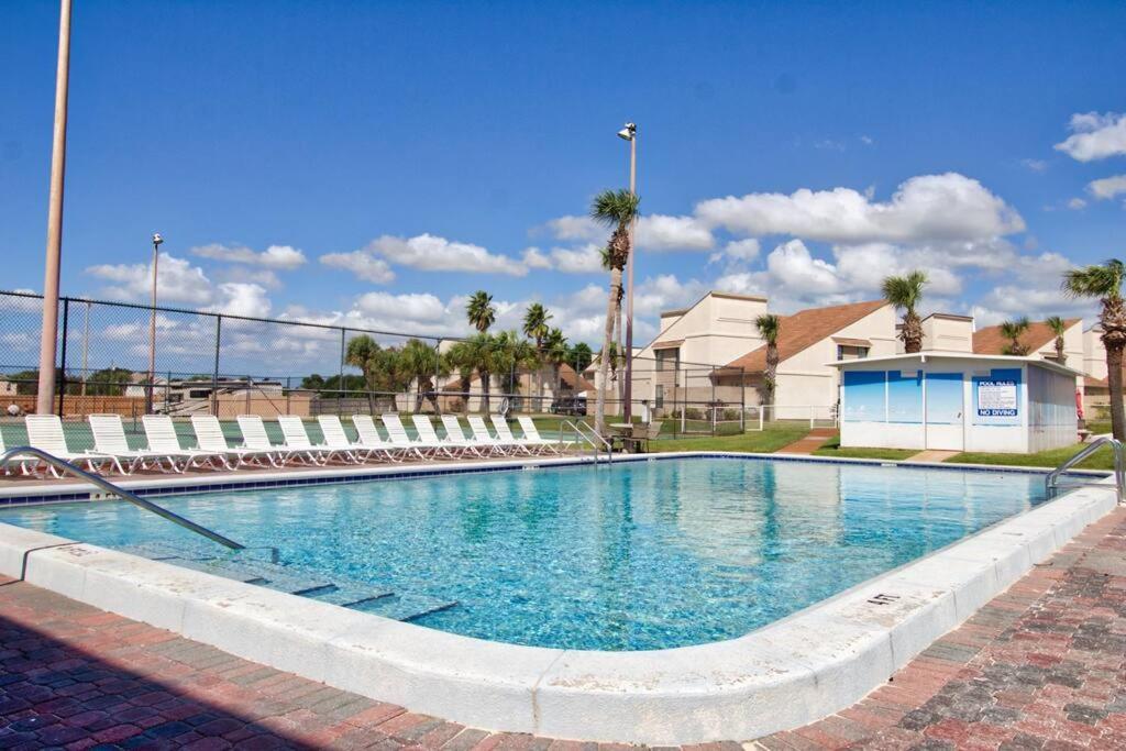 Renovated Townhome 5 mins walk to Beach, in the best resort in PCB, Horizon South view 3