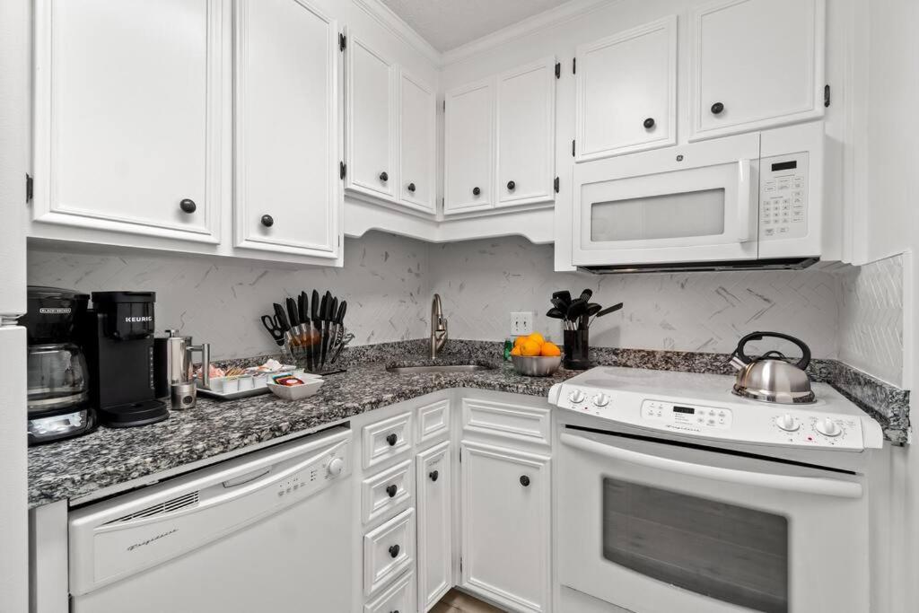 Renovated Townhome 5 mins walk to Beach, in the best resort in PCB, Horizon South view 4