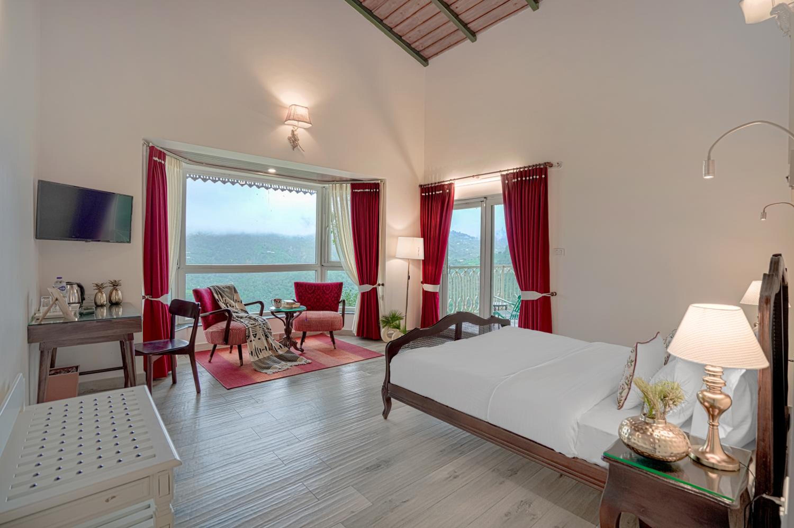 SaffronStays Cottage Aaraish-3BR Mukteshwar stone villa-verandahs, suites & trails near orchards, waterfalls & Tandi village