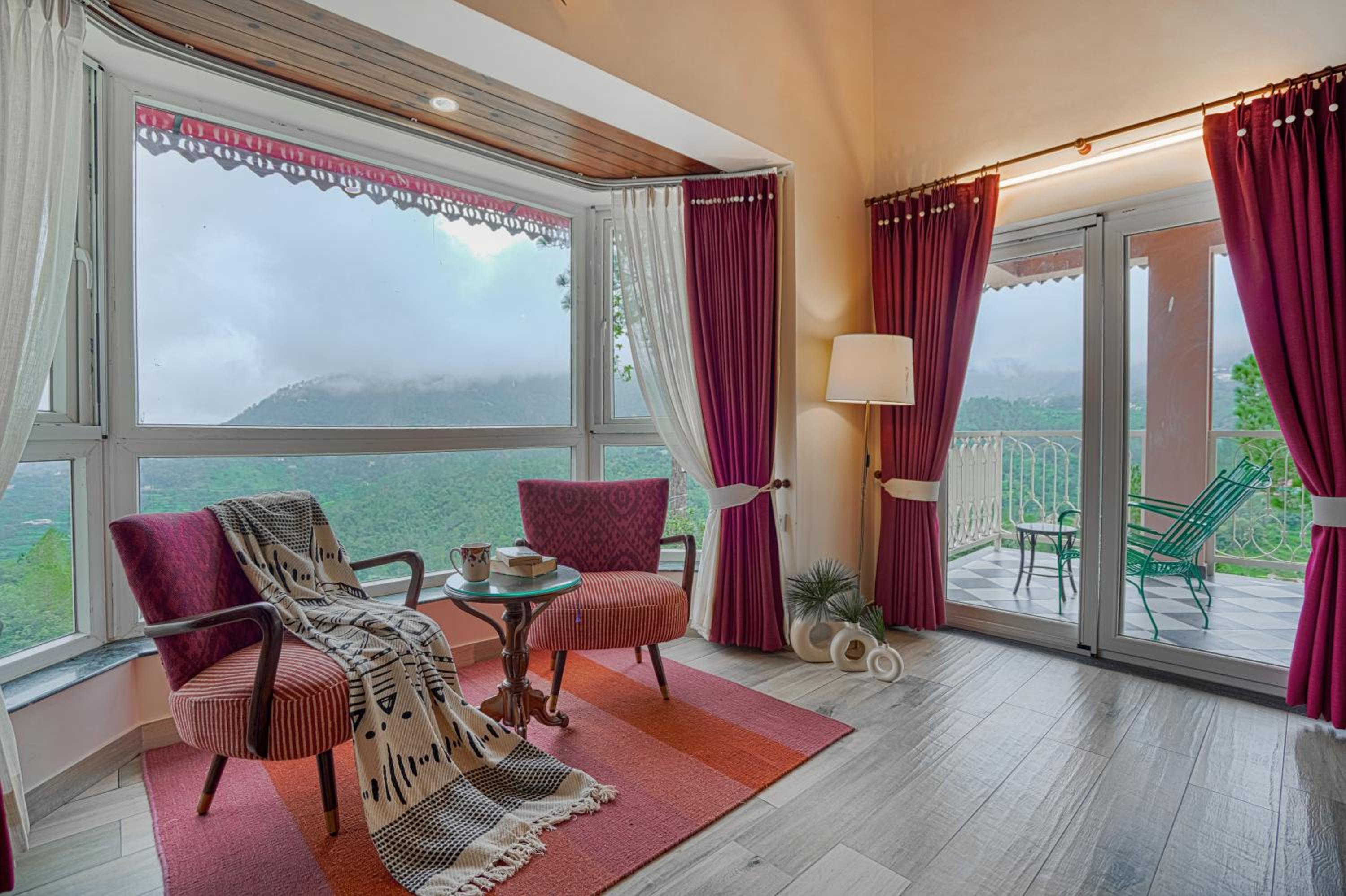 SaffronStays Cottage Aaraish-3BR Mukteshwar stone villa-verandahs, suites & trails near orchards, waterfalls & Tandi village