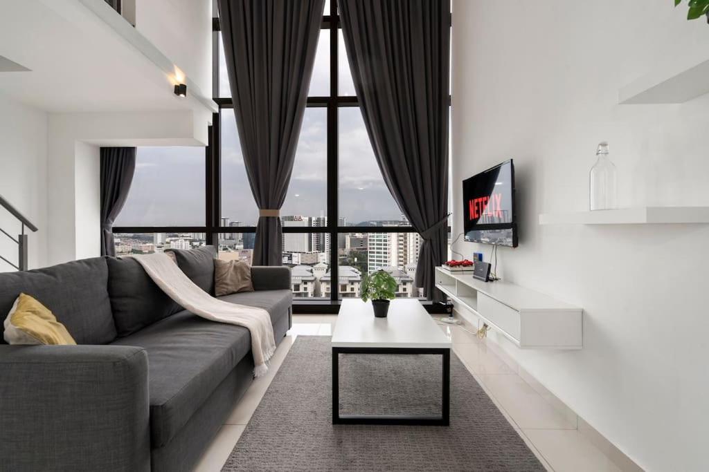 Pinnacle PJ-PS4-Netflix-KLCC View-5pax photo 1