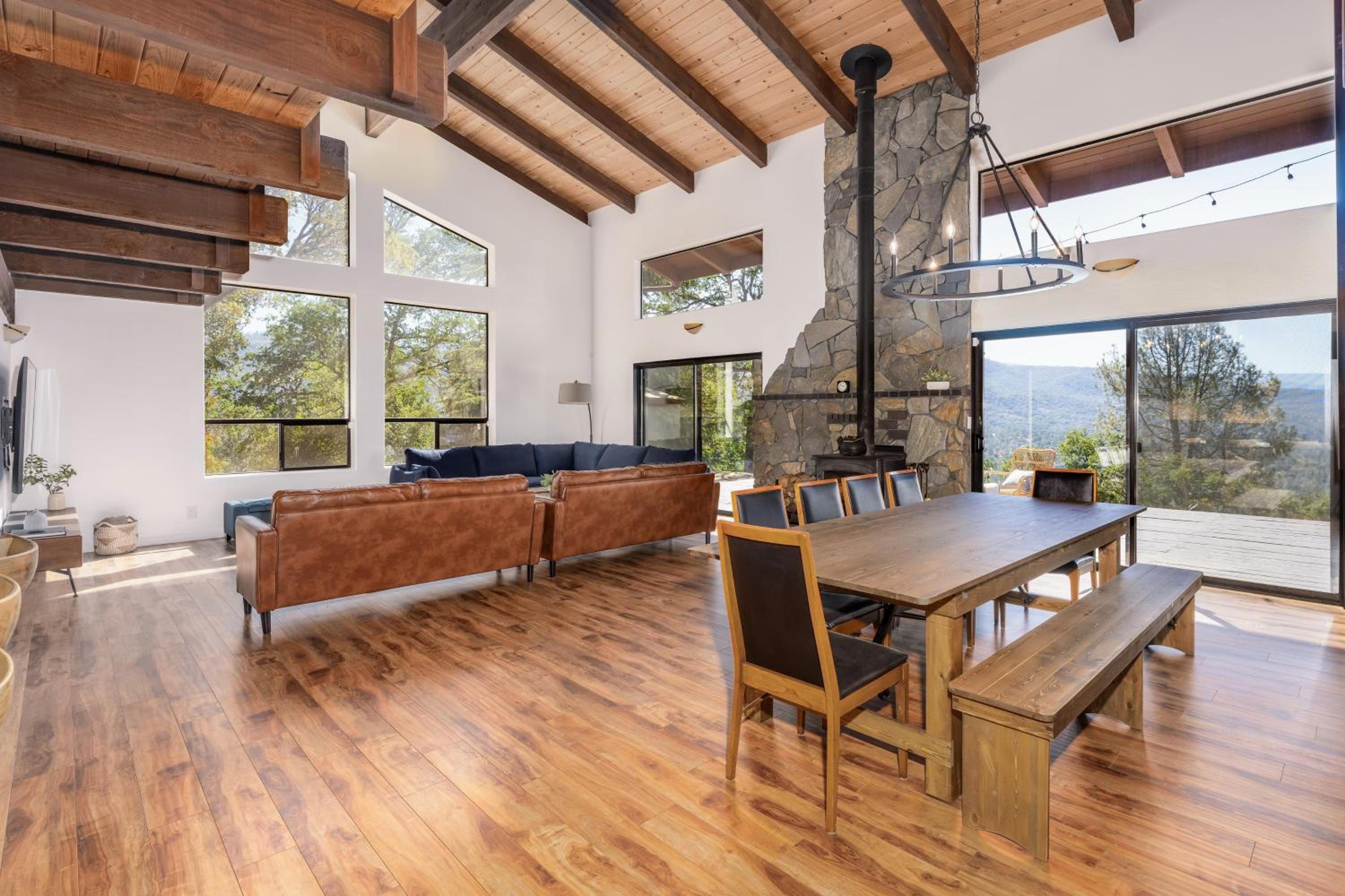 Yosemite Sunrise House with hot tub/views/game room view 3