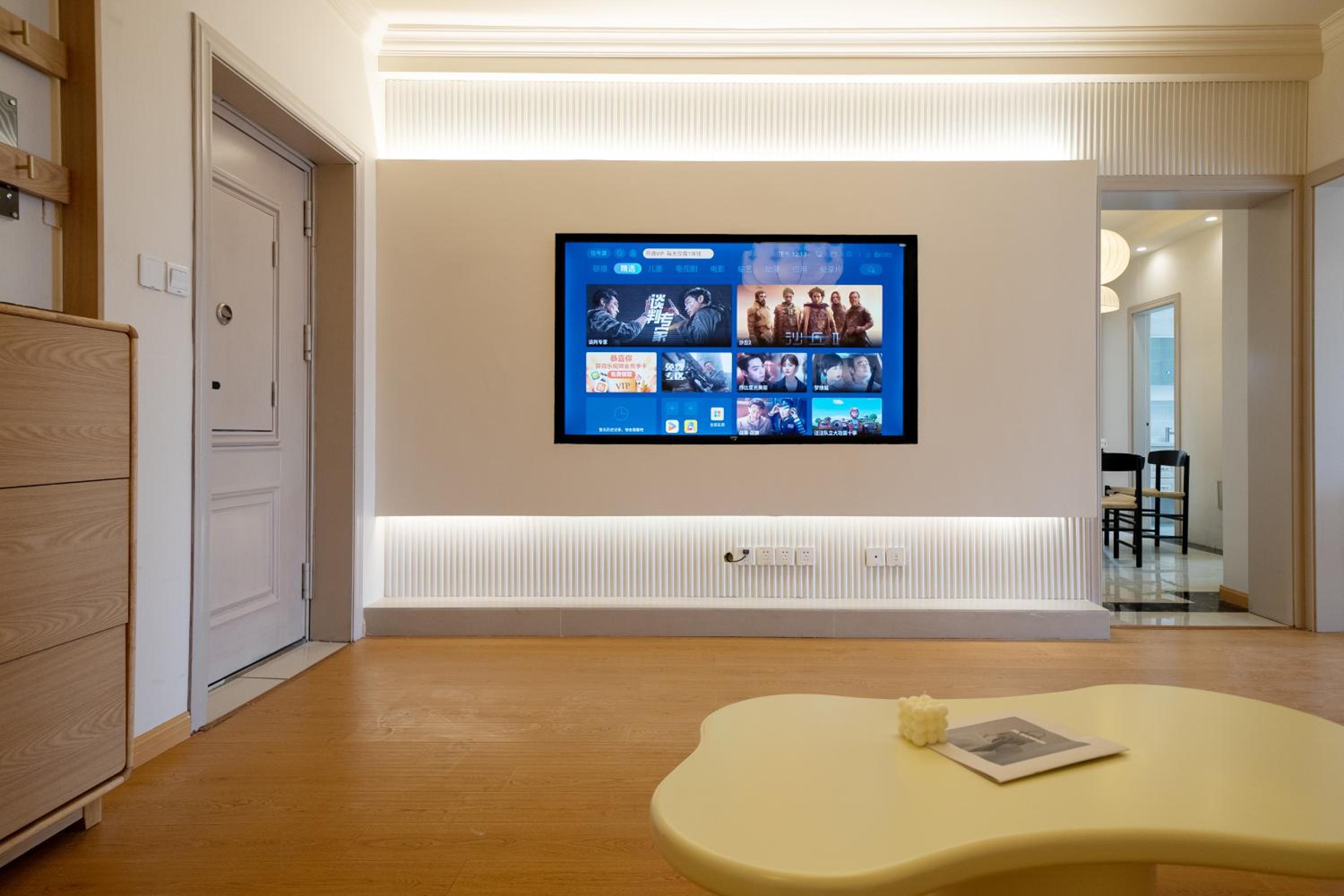 Molly House - The Bund Riverview, Near Nanjing East Road 3-Bedrooms with Elevator Apartment, Near the subway