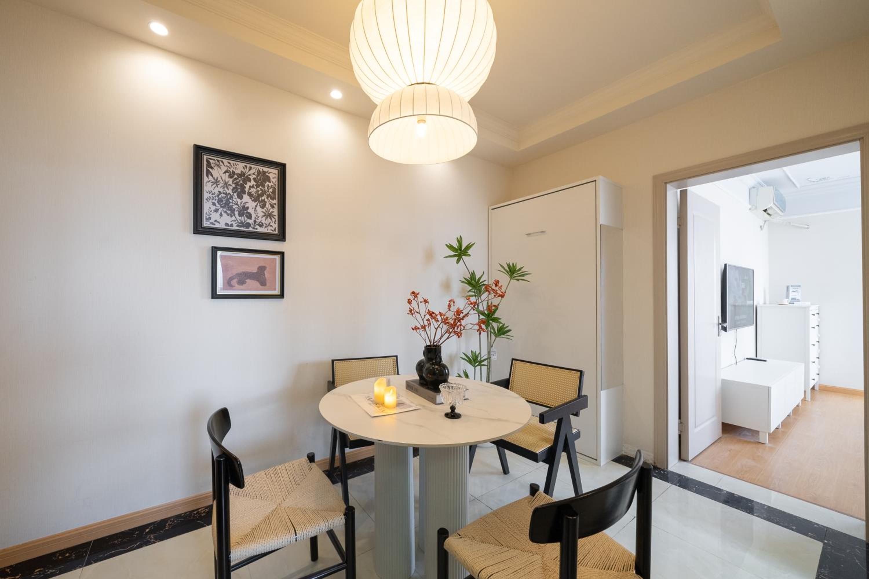 Molly House - The Bund Riverview, Near Nanjing East Road 3-Bedrooms with Elevator Apartment, Near the subway