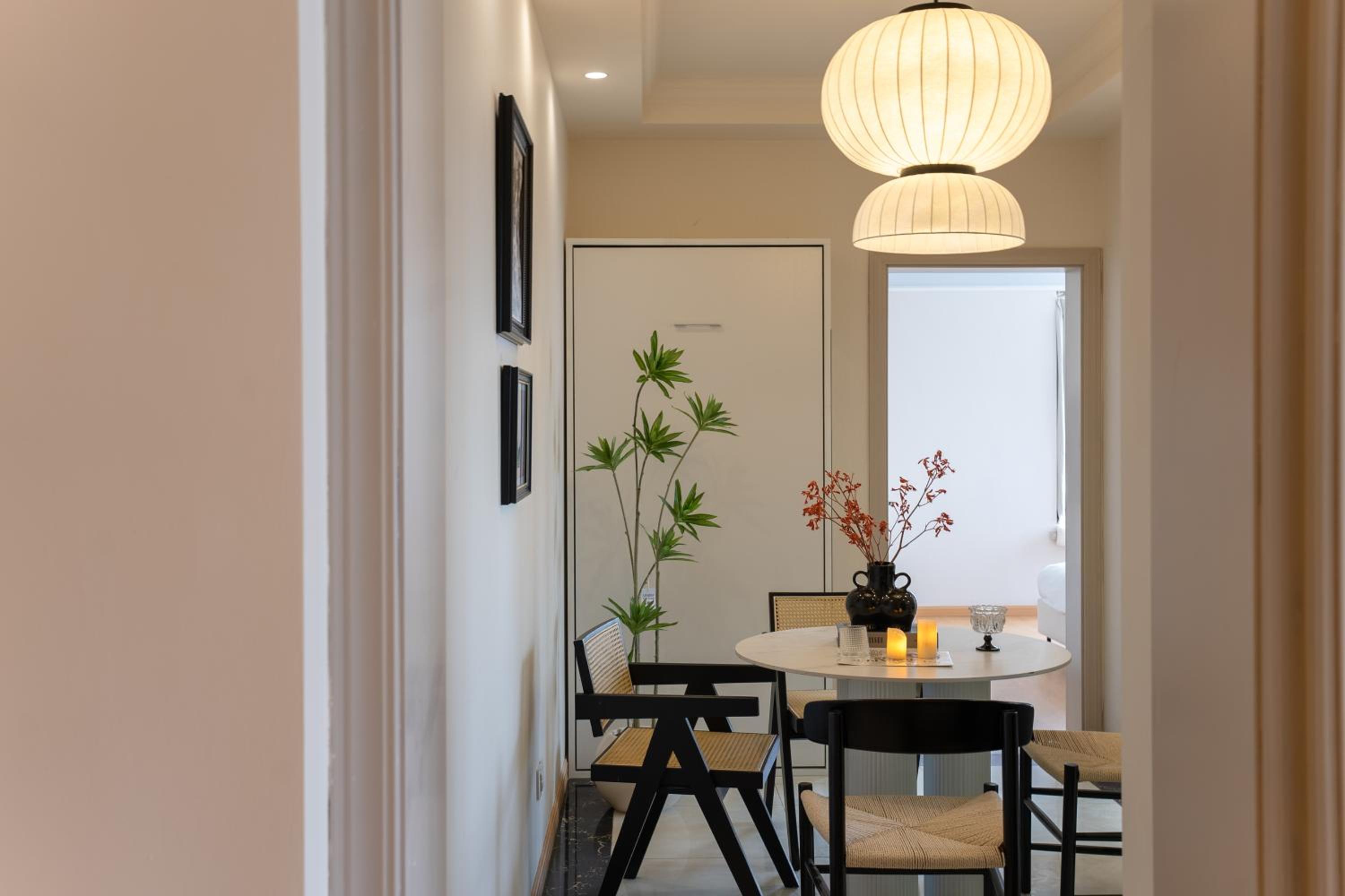 Molly House - The Bund Riverview, Near Nanjing East Road 3-Bedrooms with Elevator Apartment, Near the subway