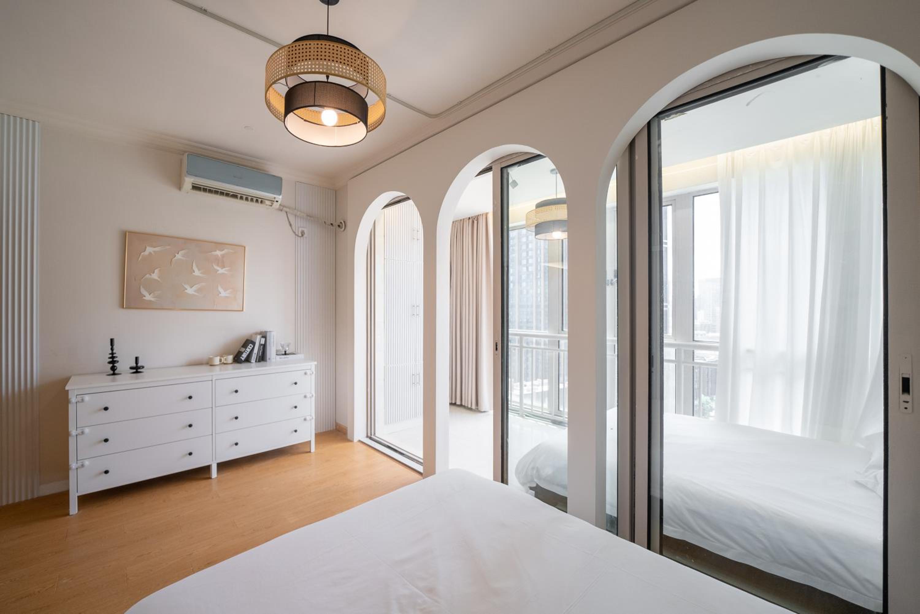 Molly House - The Bund Riverview, Near Nanjing East Road 3-Bedrooms with Elevator Apartment, Near the subway