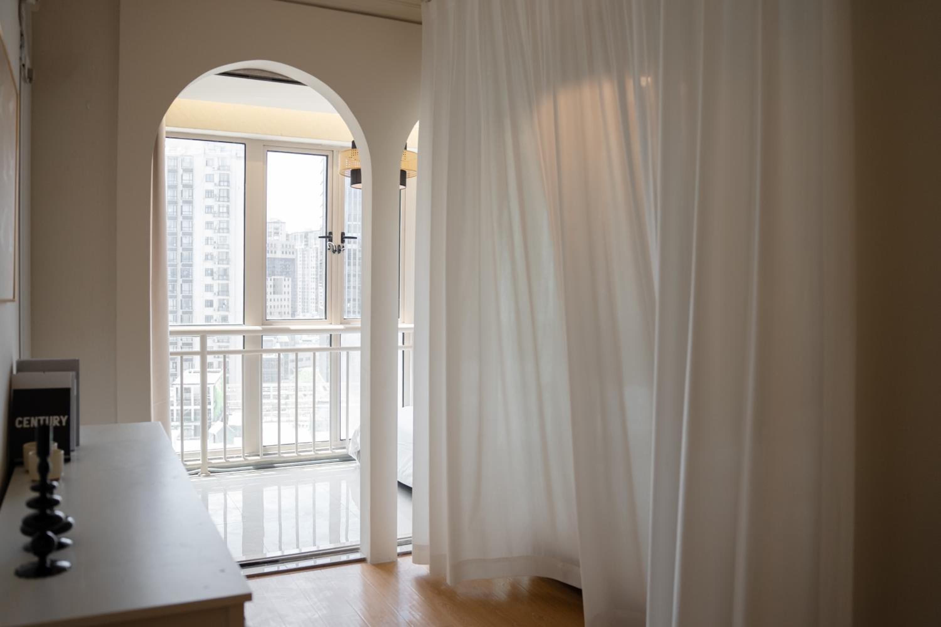 Molly House - The Bund Riverview, Near Nanjing East Road 3-Bedrooms with Elevator Apartment, Near the subway