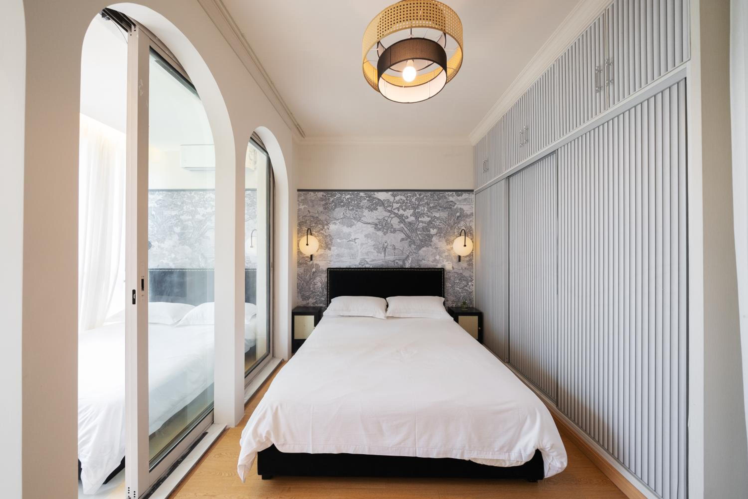 Molly House - The Bund Riverview, Near Nanjing East Road 3-Bedrooms with Elevator Apartment, Near the subway