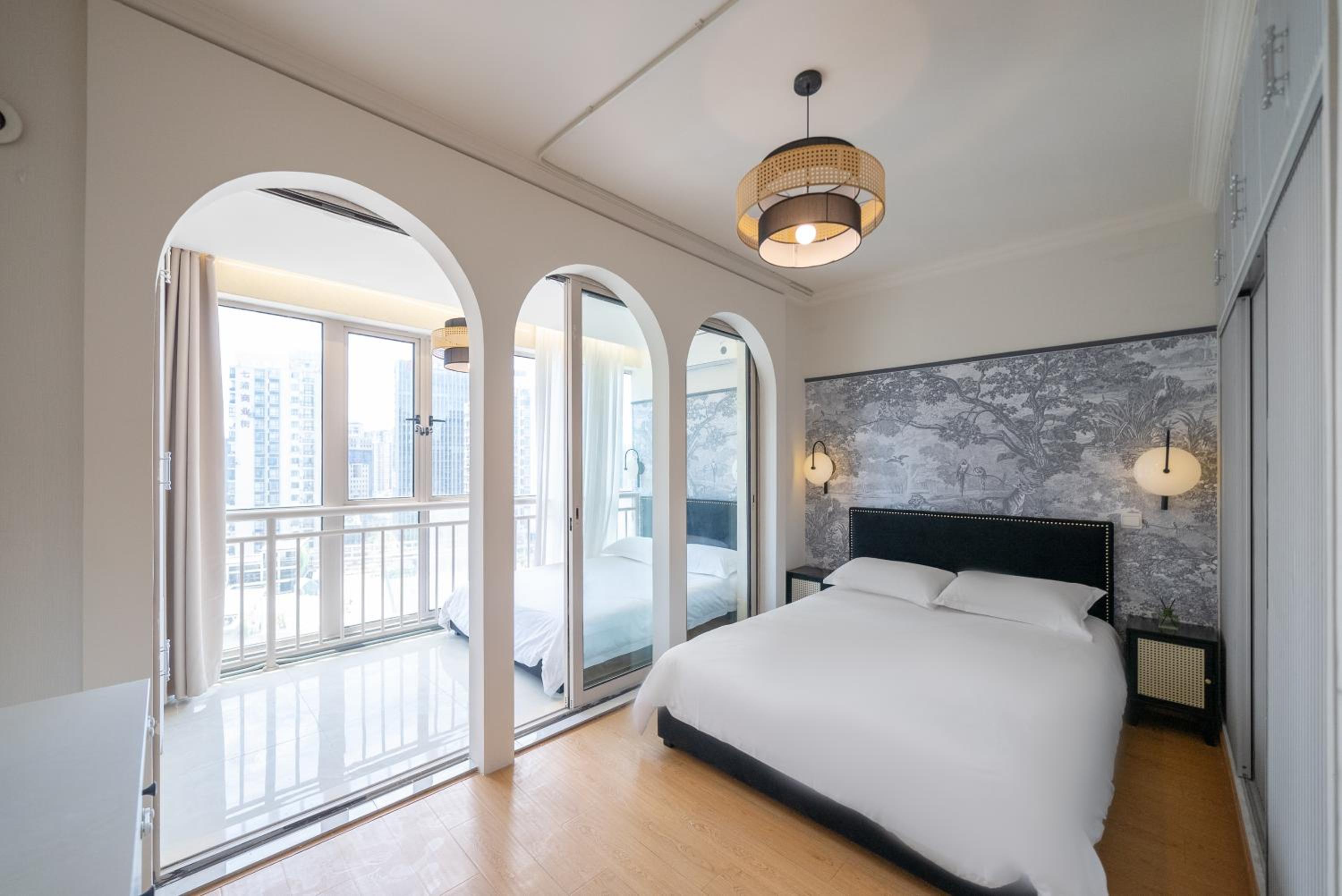 Molly House - The Bund Riverview, Near Nanjing East Road 3-Bedrooms with Elevator Apartment, Near the subway