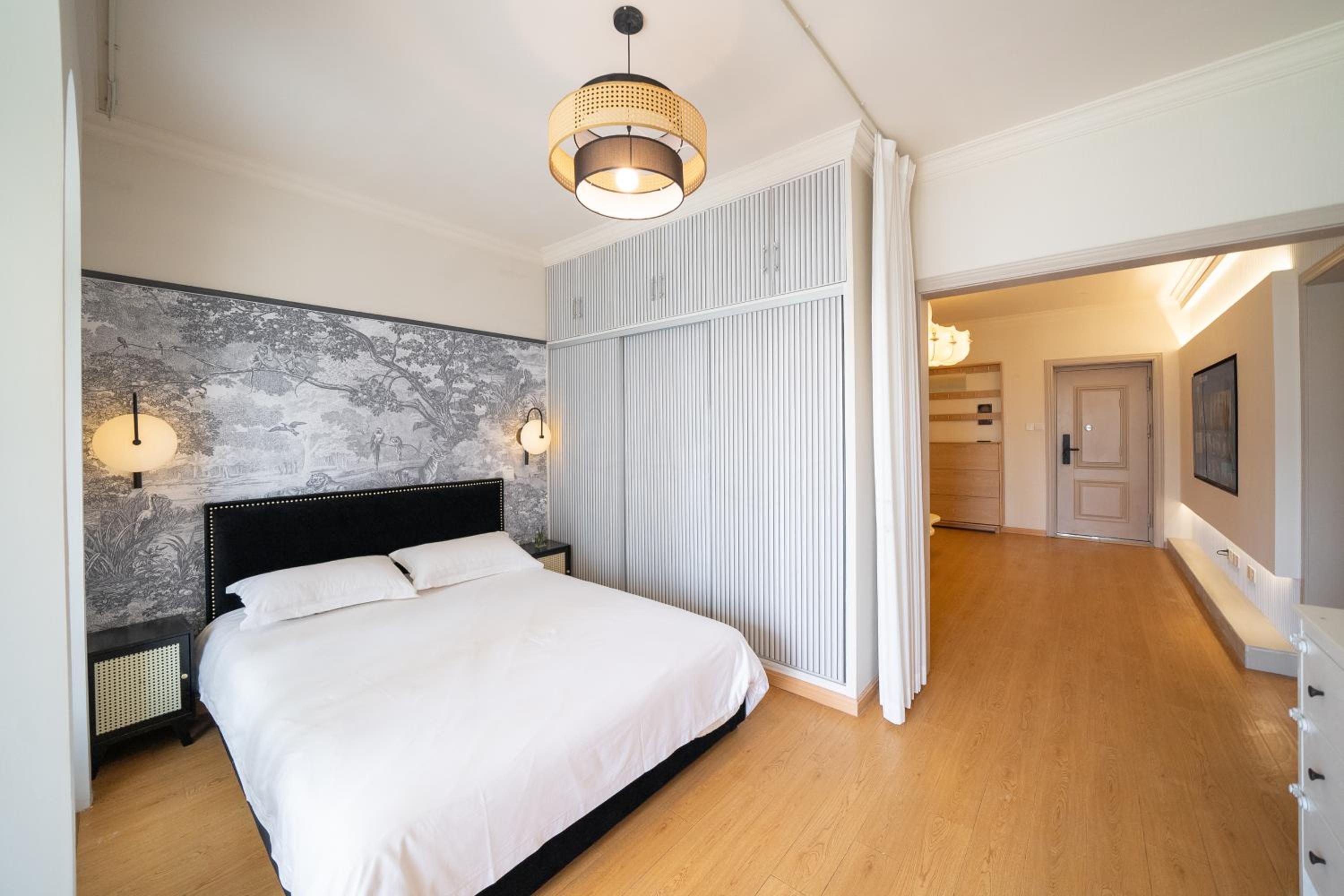 Molly House - The Bund Riverview, Near Nanjing East Road 3-Bedrooms with Elevator Apartment, Near the subway