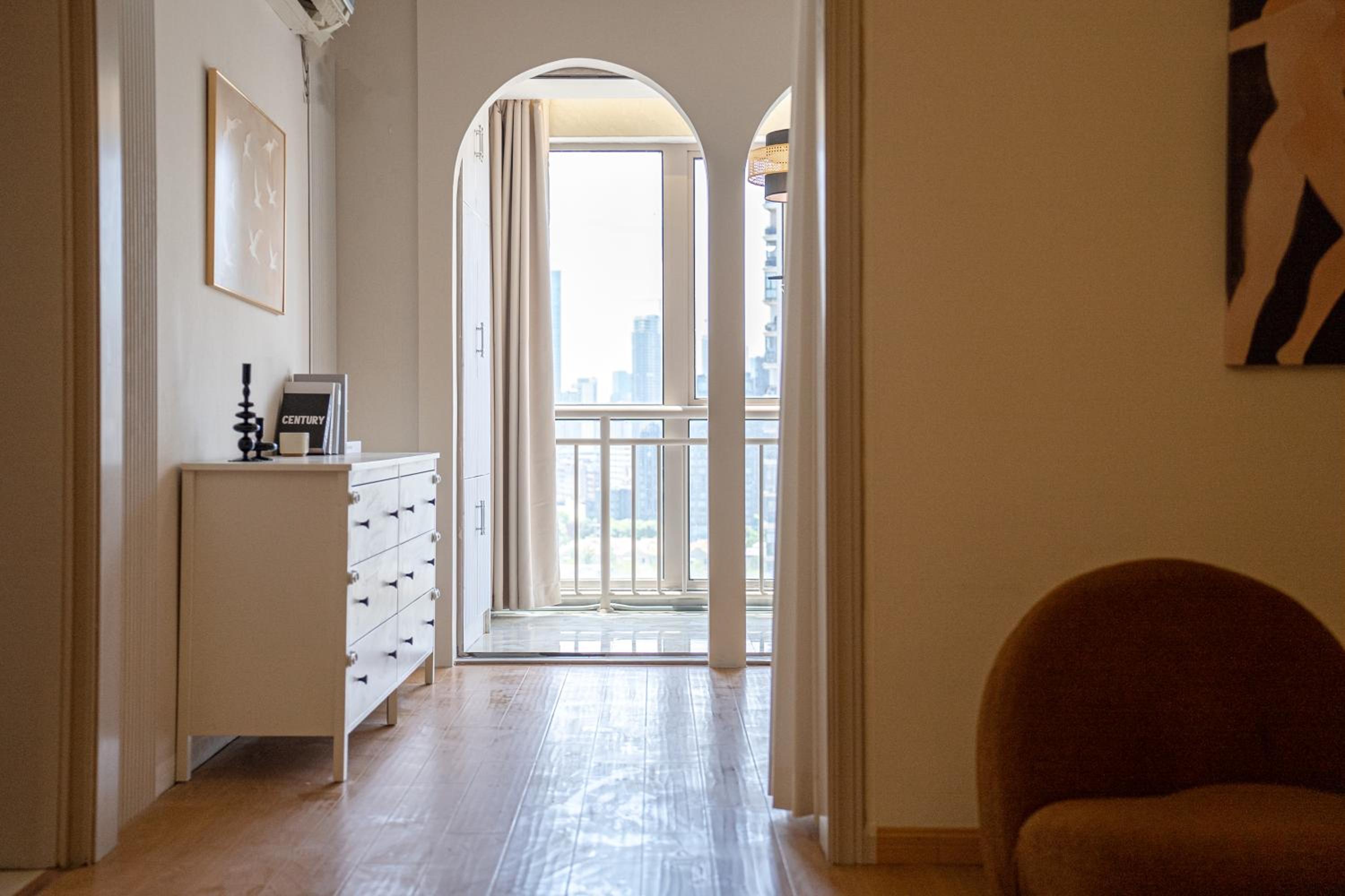 Molly House - The Bund Riverview, Near Nanjing East Road 3-Bedrooms with Elevator Apartment, Near the subway