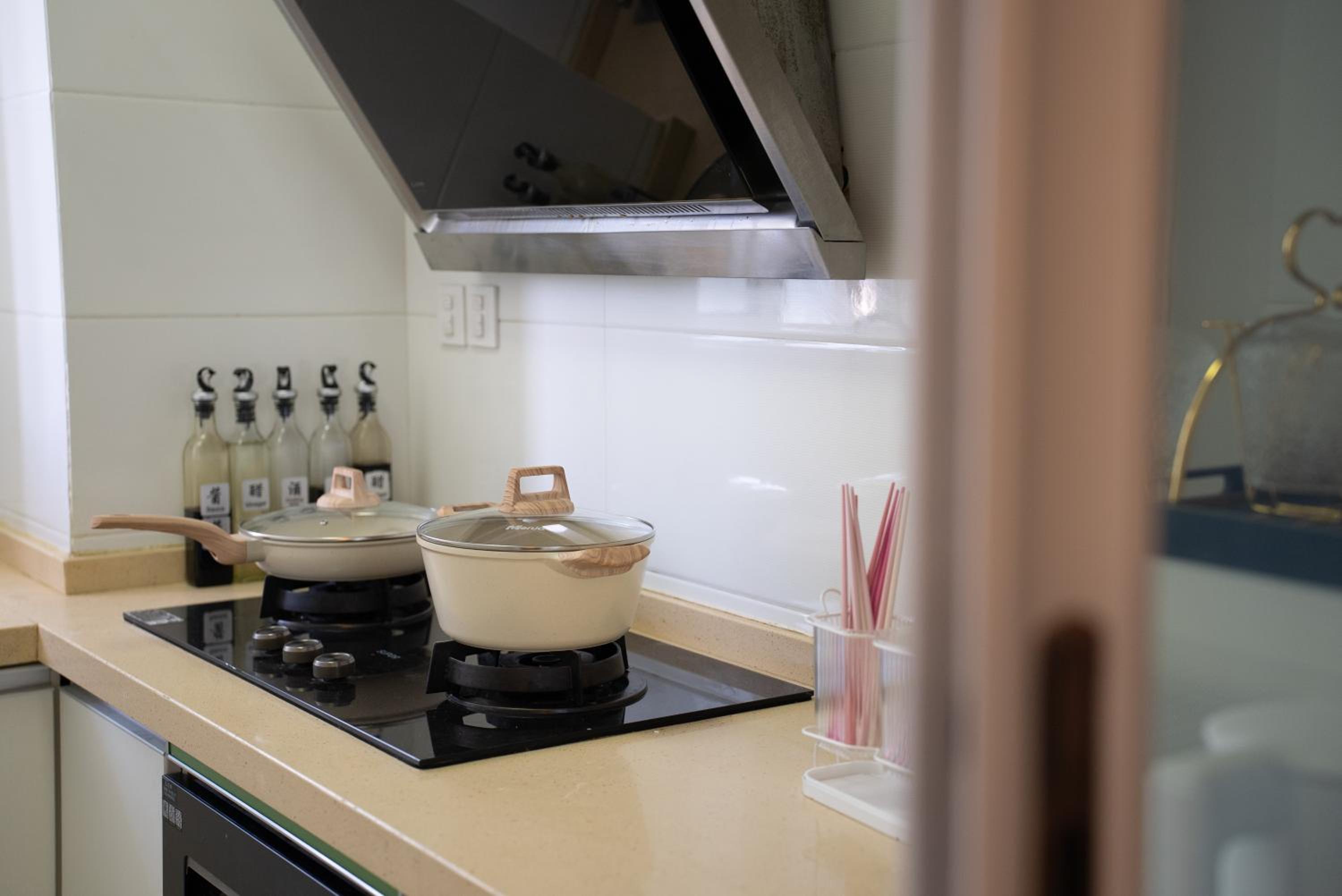 Molly House - The Bund Riverview, Near Nanjing East Road 3-Bedrooms with Elevator Apartment, Near the subway