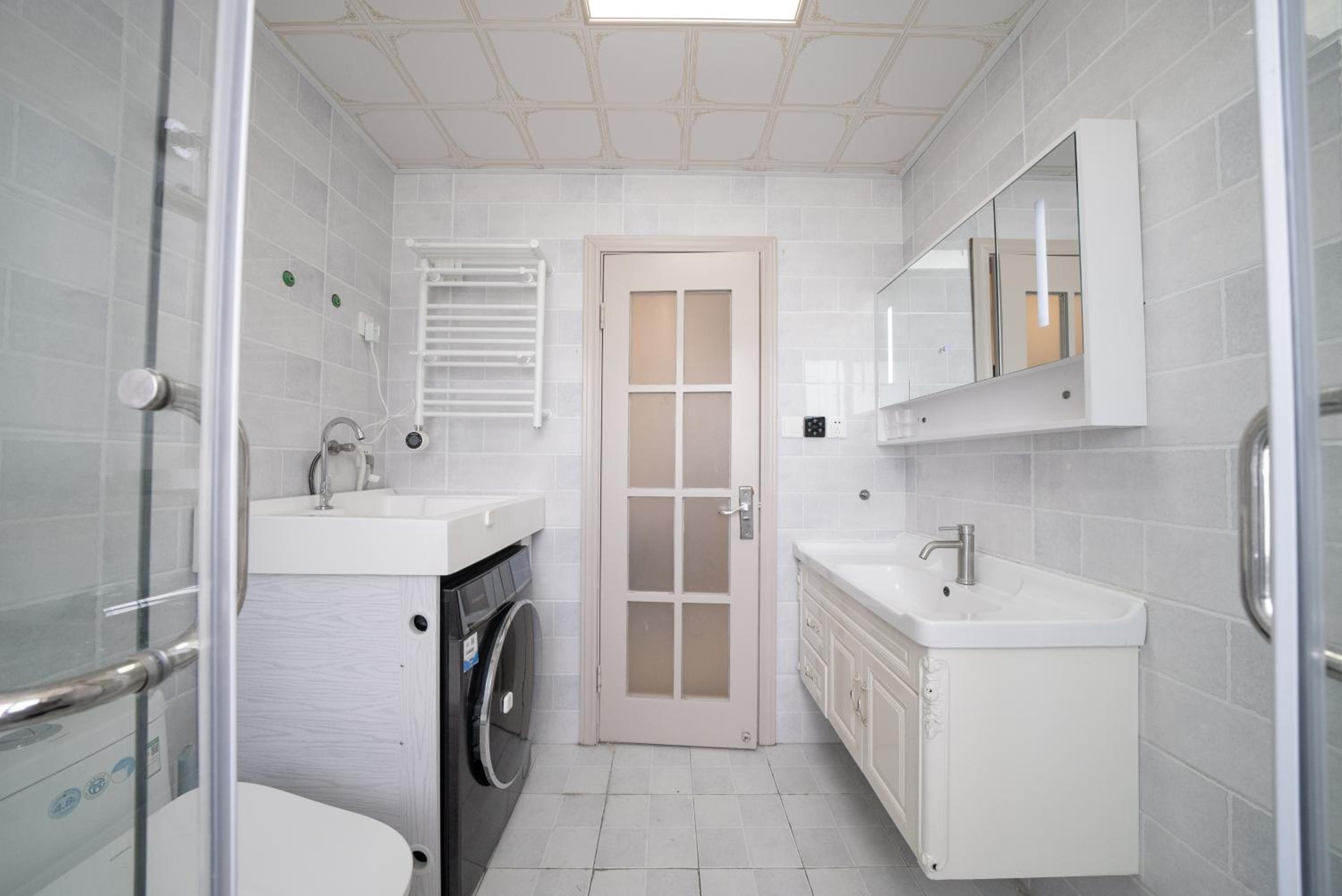 Molly House - The Bund Riverview, Near Nanjing East Road 3-Bedrooms with Elevator Apartment, Near the subway